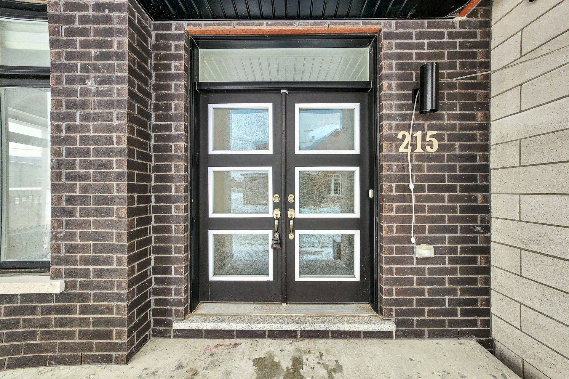 Markham, ON L6B 1P1,215 Webb ST