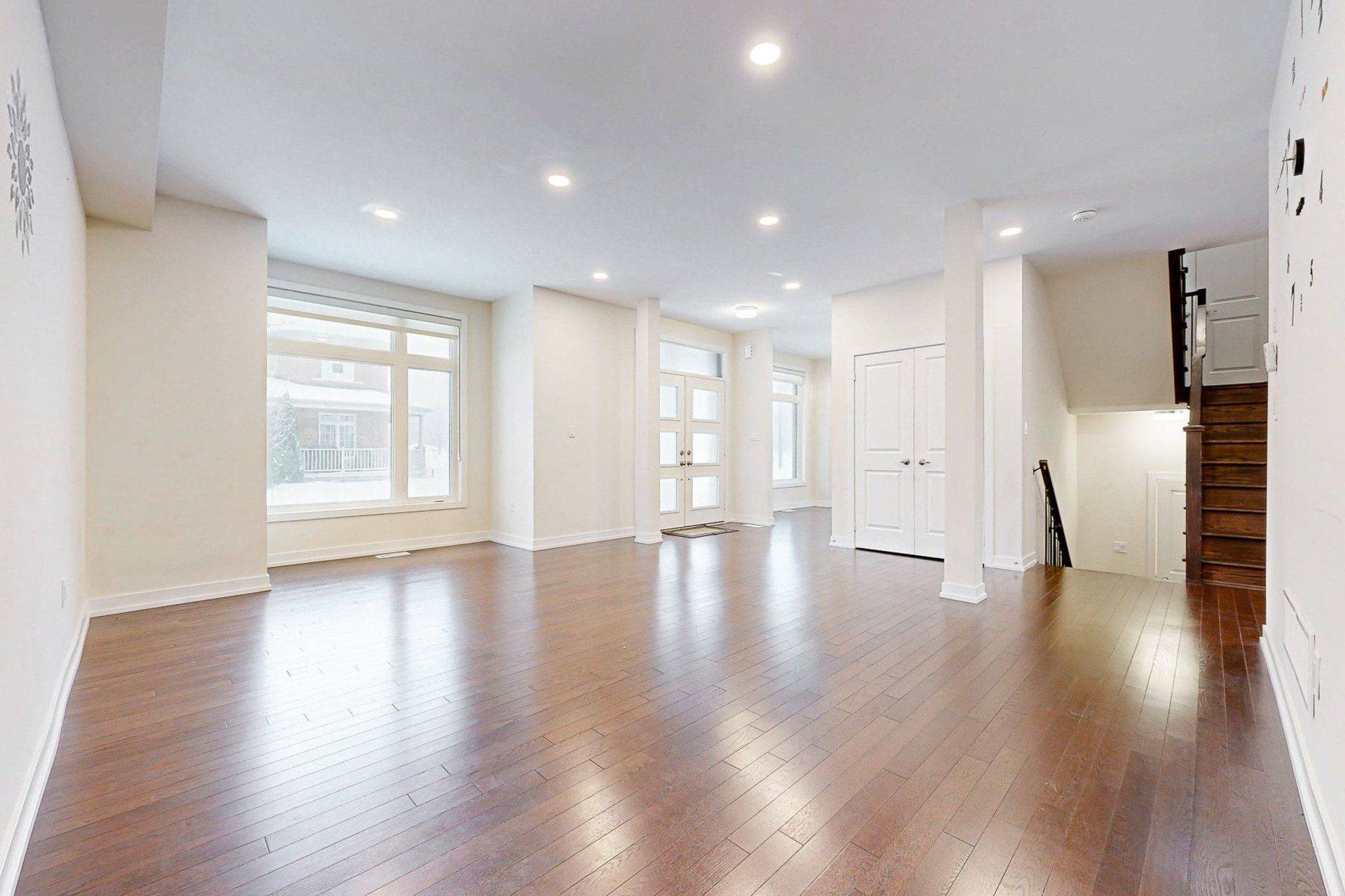 Markham, ON L6B 1P1,215 Webb ST