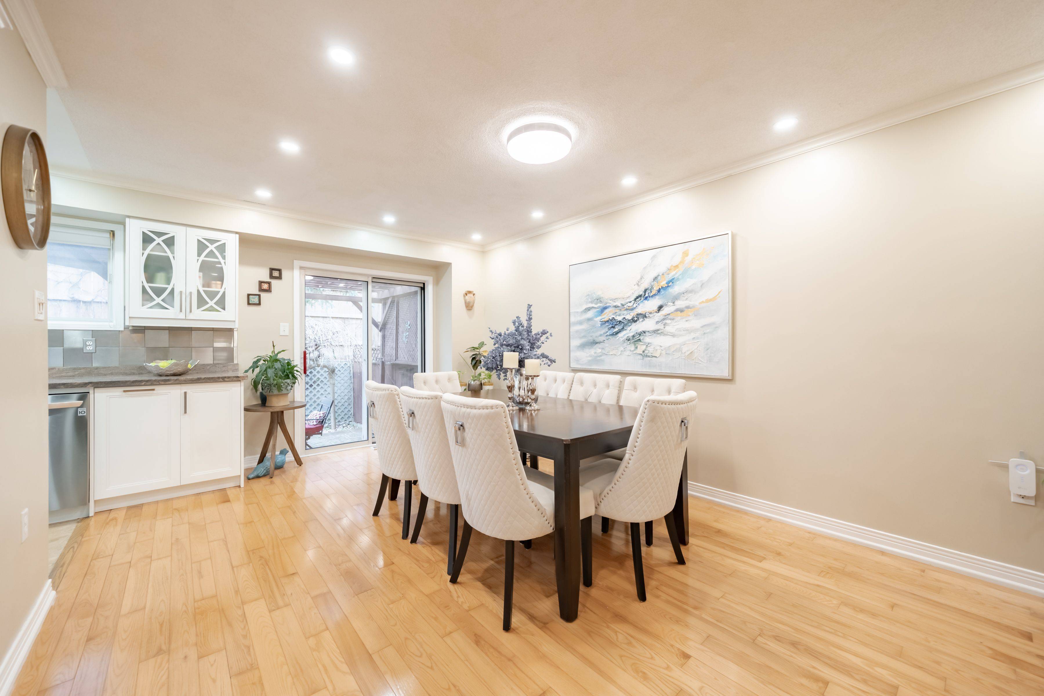 Newmarket, ON L3Y 8M8,370 Riddell CT #21