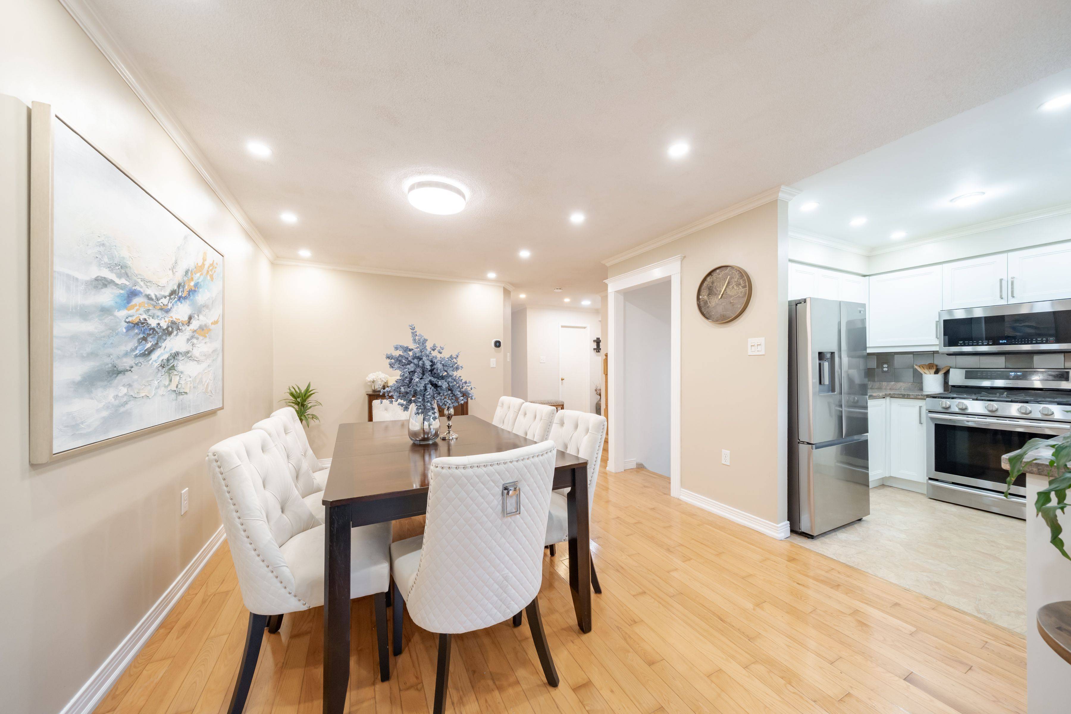 Newmarket, ON L3Y 8M8,370 Riddell CT #21