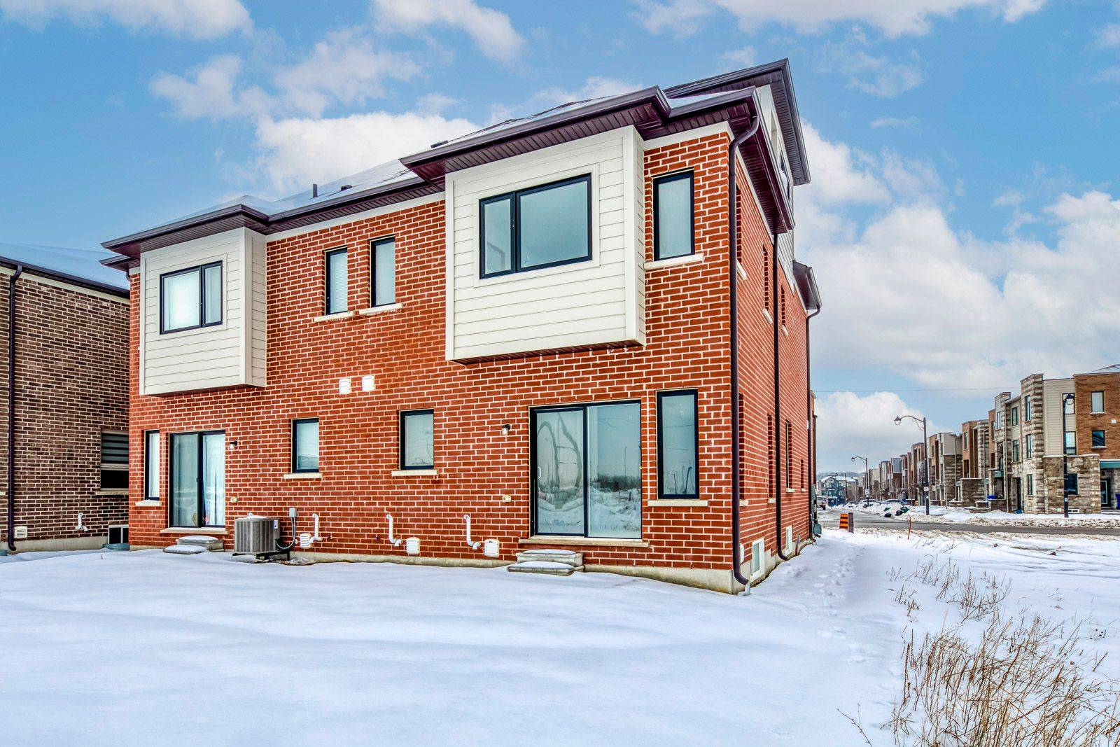 Newmarket, ON L3X 0K7,166 William Booth AVE