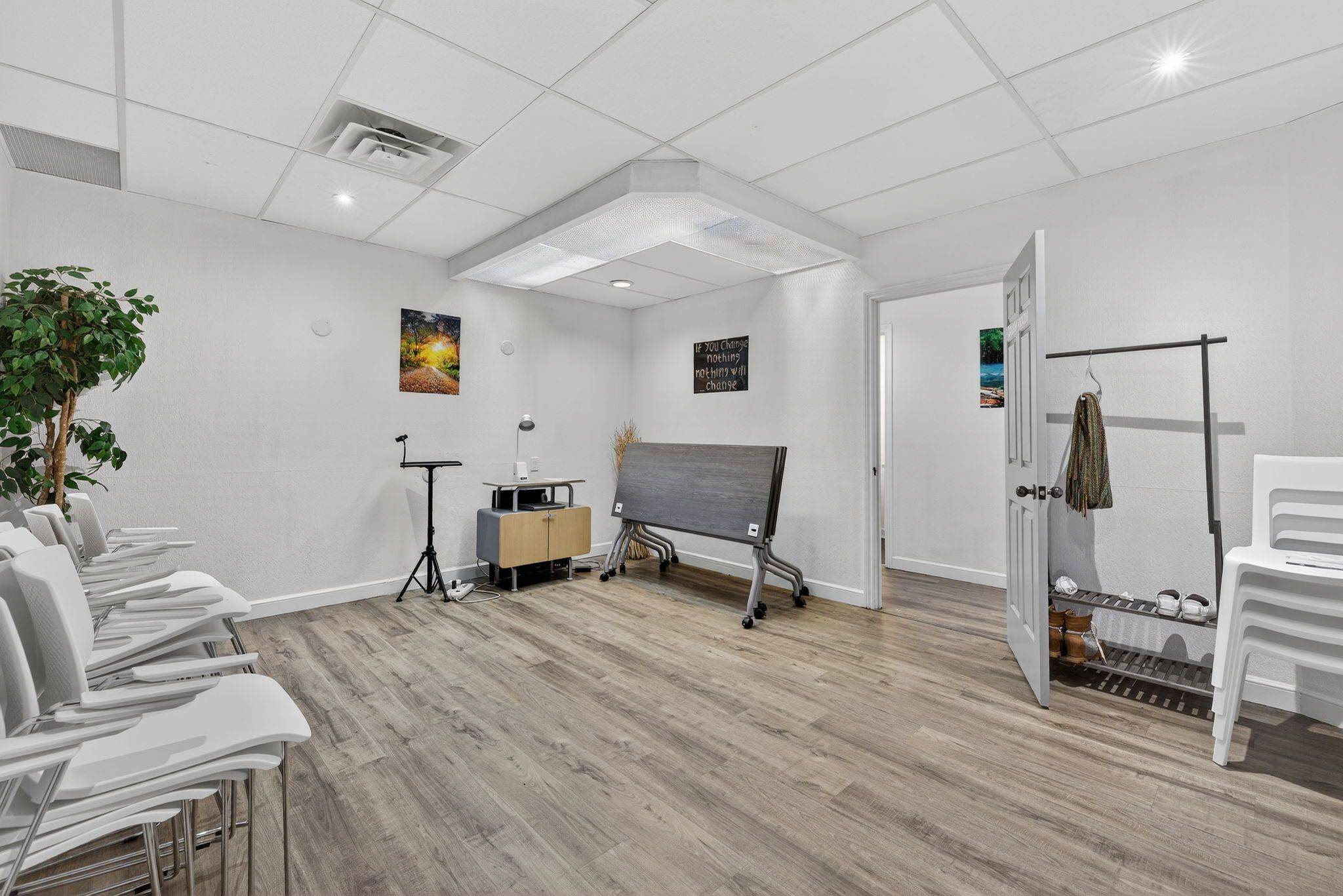 Newmarket, ON L3Y 1J8,227 Eagle ST