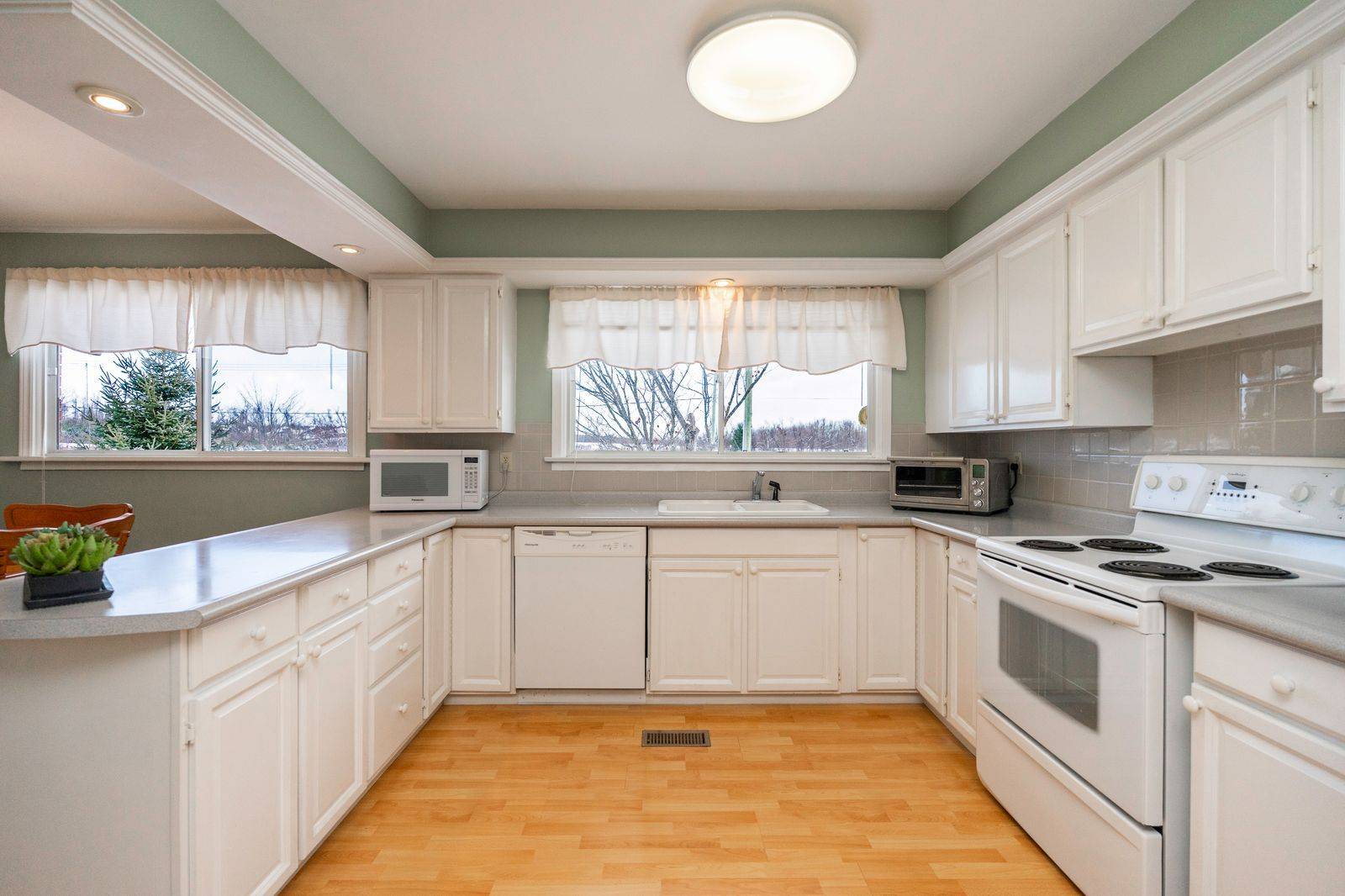 Oro-medonte, ON L0L 2L0,1572 4 Line N