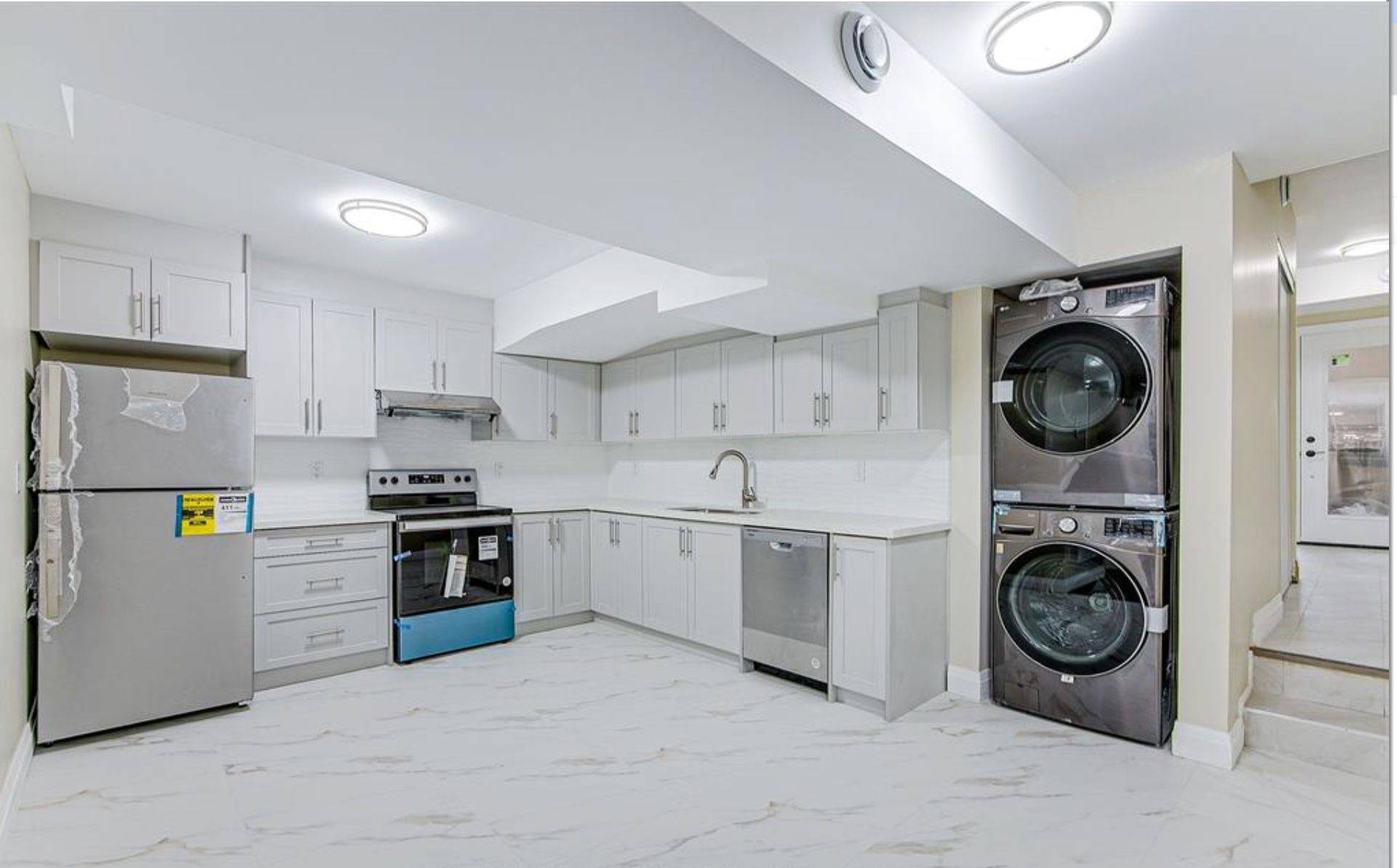 Barrie, ON L4M 3K7,82 Peel ST #2