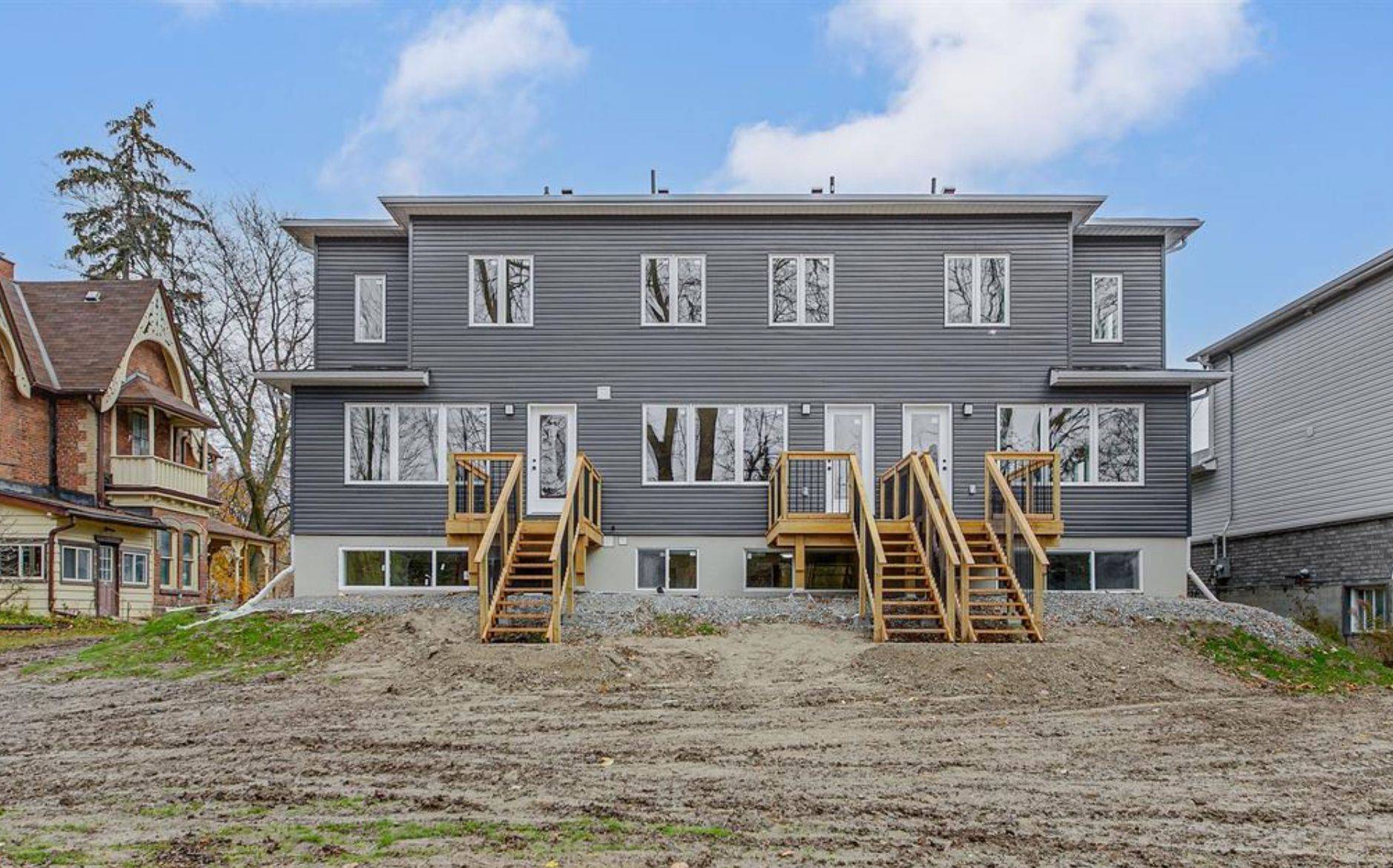 Barrie, ON L4M 3K7,82 Peel ST #2