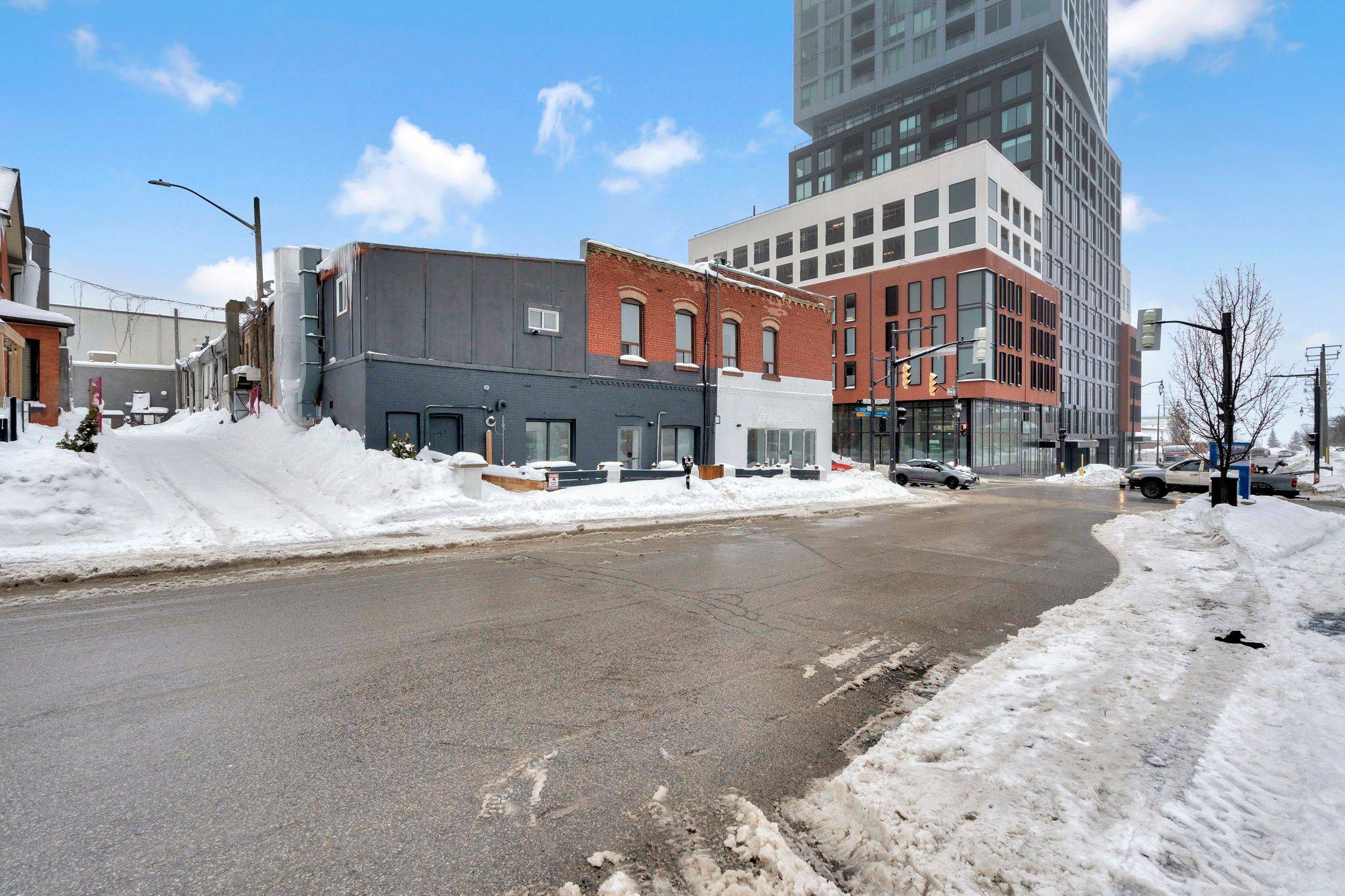 Barrie, ON L4N 1A4,66 Dunlop ST W