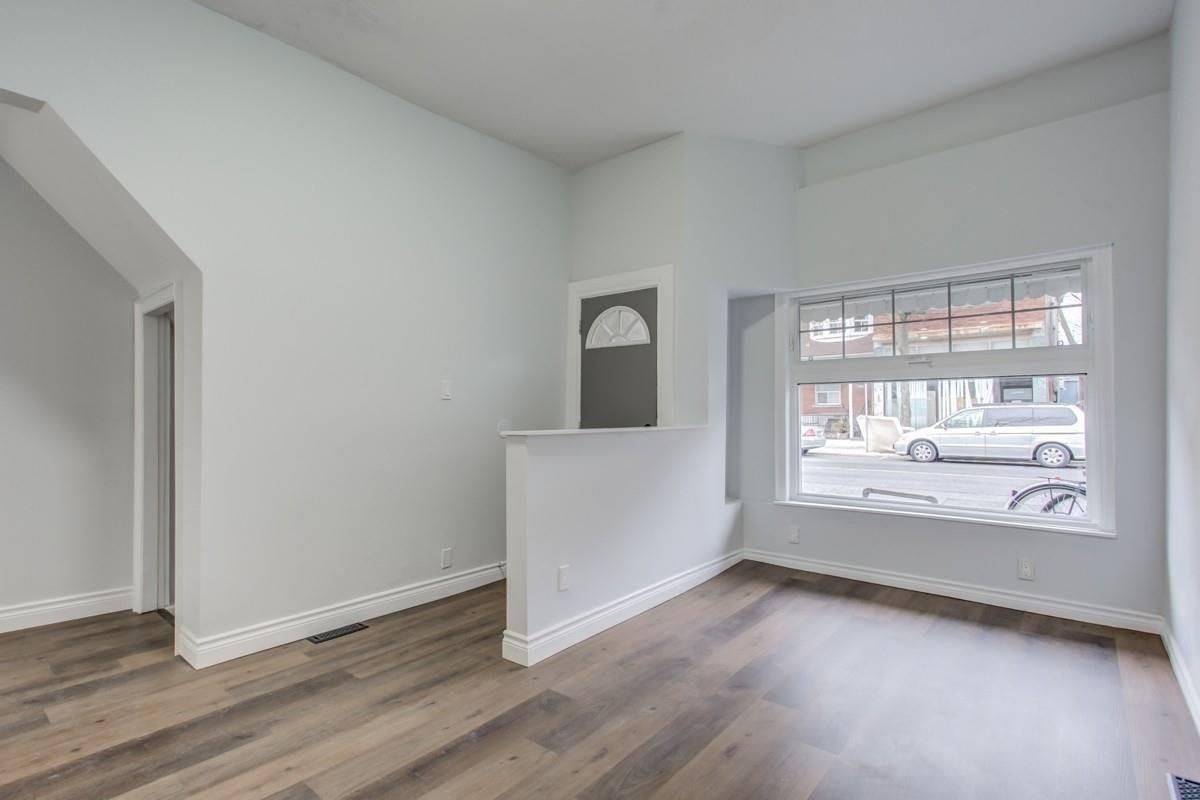 Toronto W02, ON M6H 2X7,1089 Dovercourt RD #Main