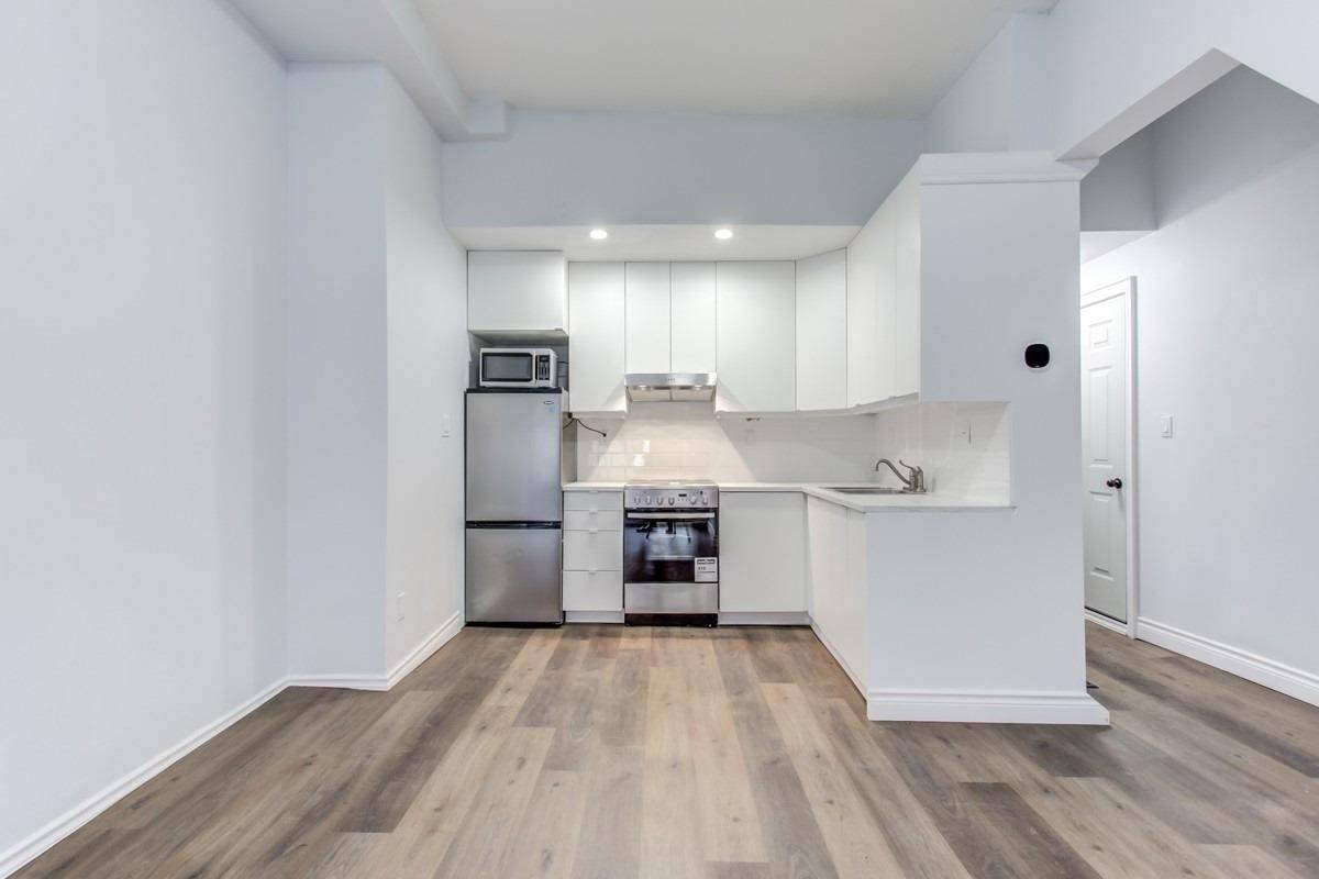 Toronto W02, ON M6H 2X7,1089 Dovercourt RD #Main