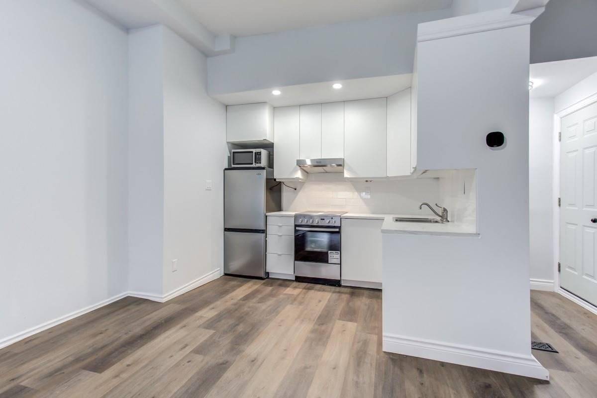 Toronto W02, ON M6H 2X7,1089 Dovercourt RD #Main