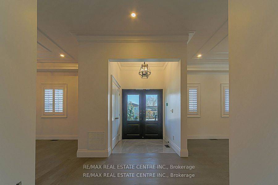 Brampton, ON L6S 1A9,1 Hawthorn CRES