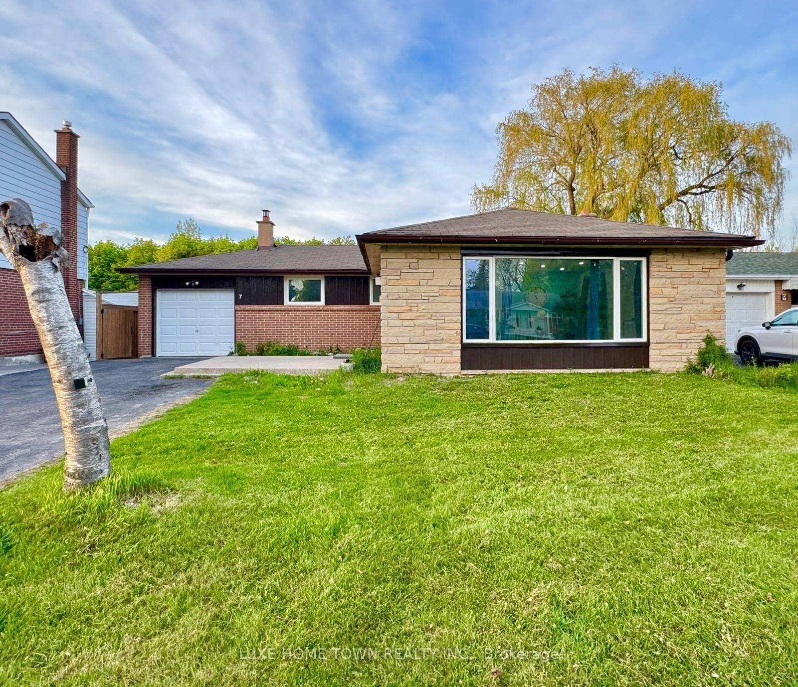 Brampton, ON L6T 2R1,7 Addington CRES