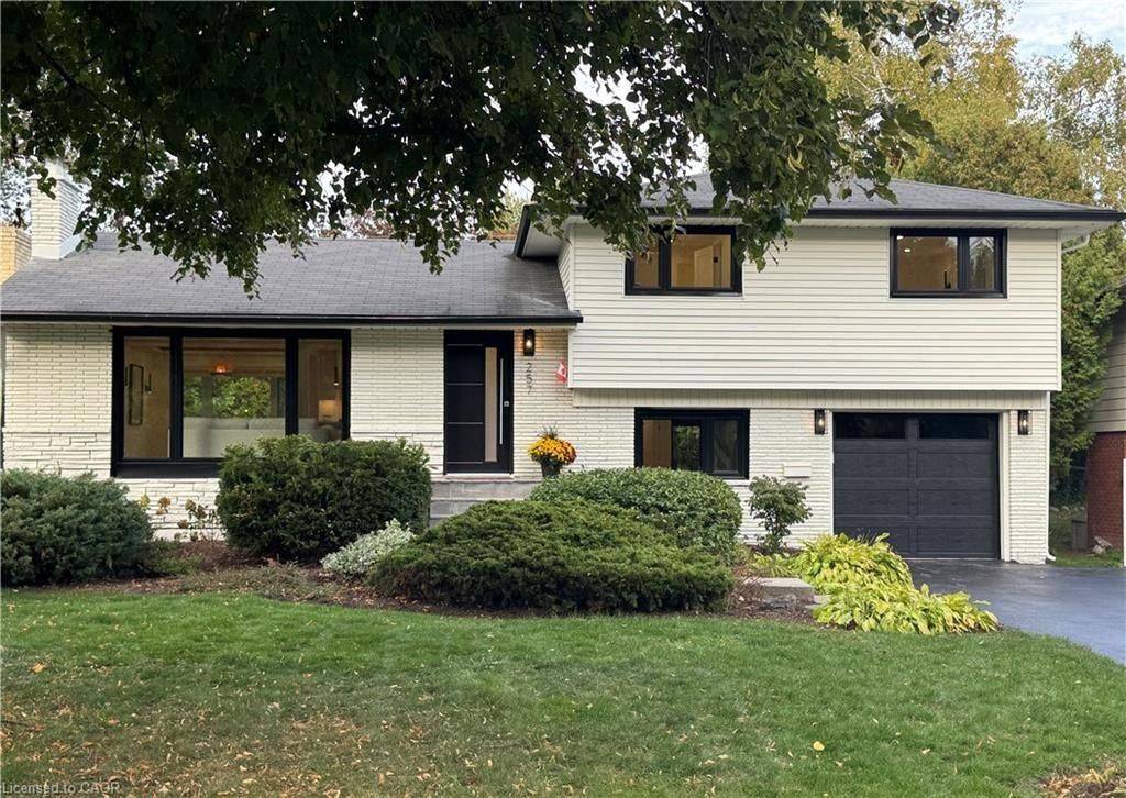 Burlington, ON L7L 2C9,257 STRATHCONA DR