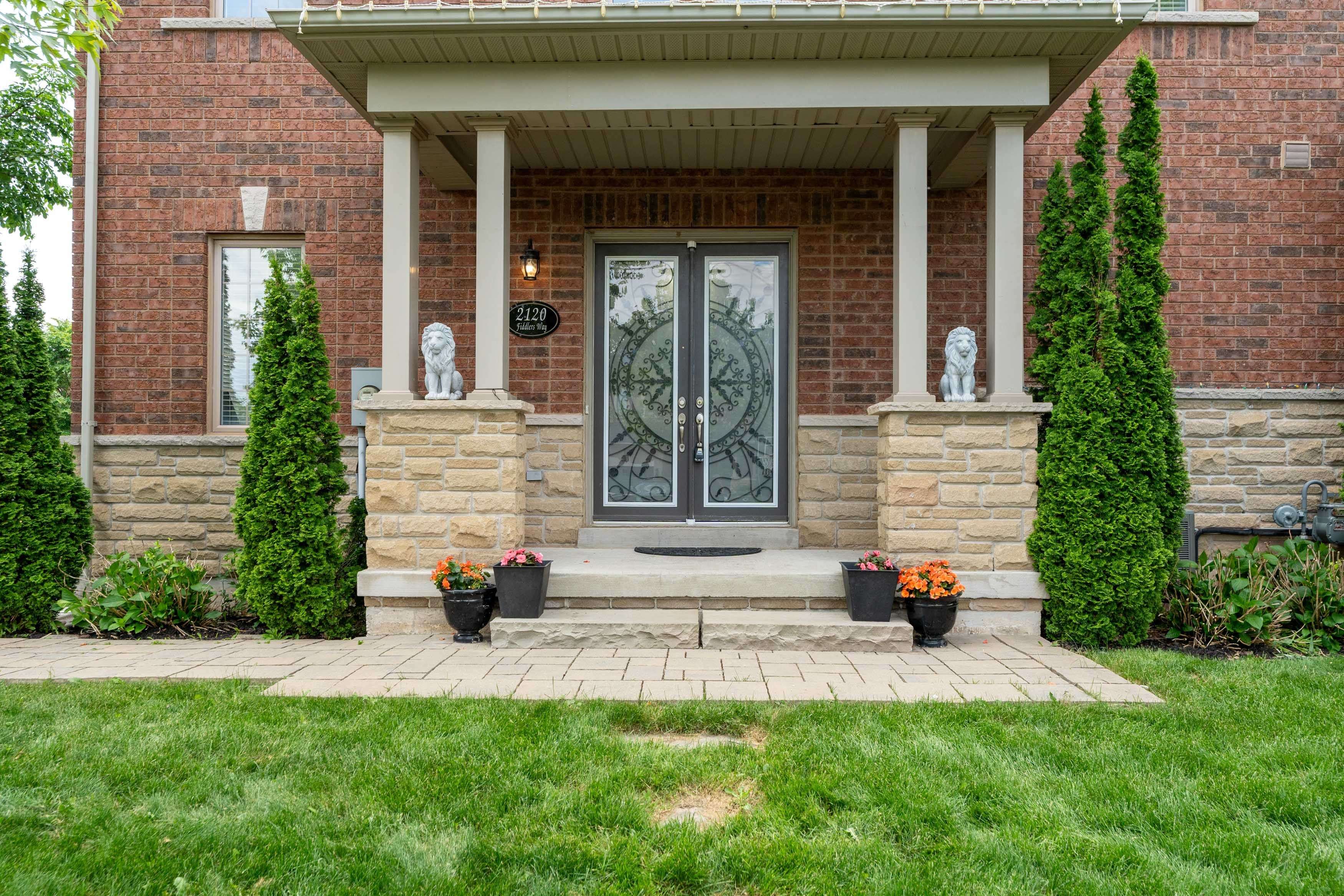 Oakville, ON L5M 0M5,2120 Fiddlers WAY