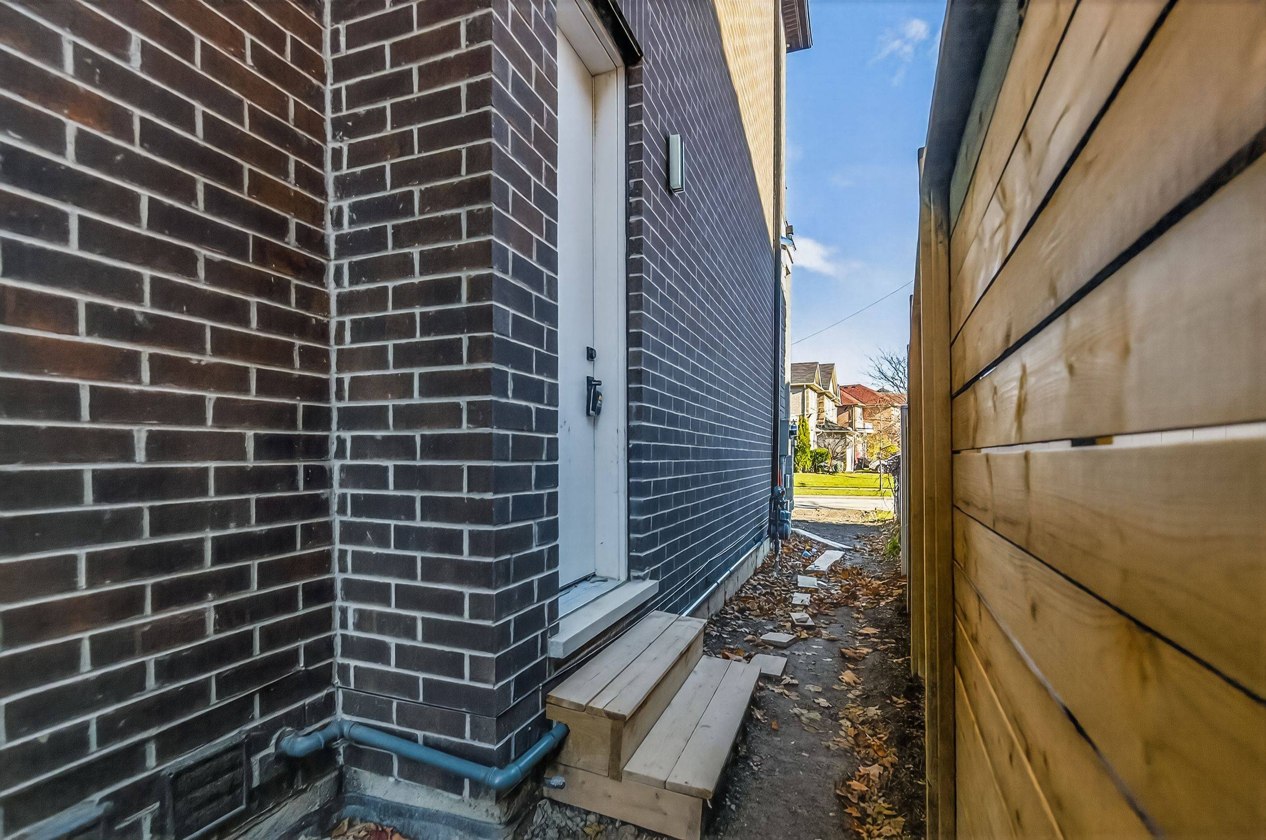 Mississauga, ON L5W 1S5,6612 Harmony HL #Basement