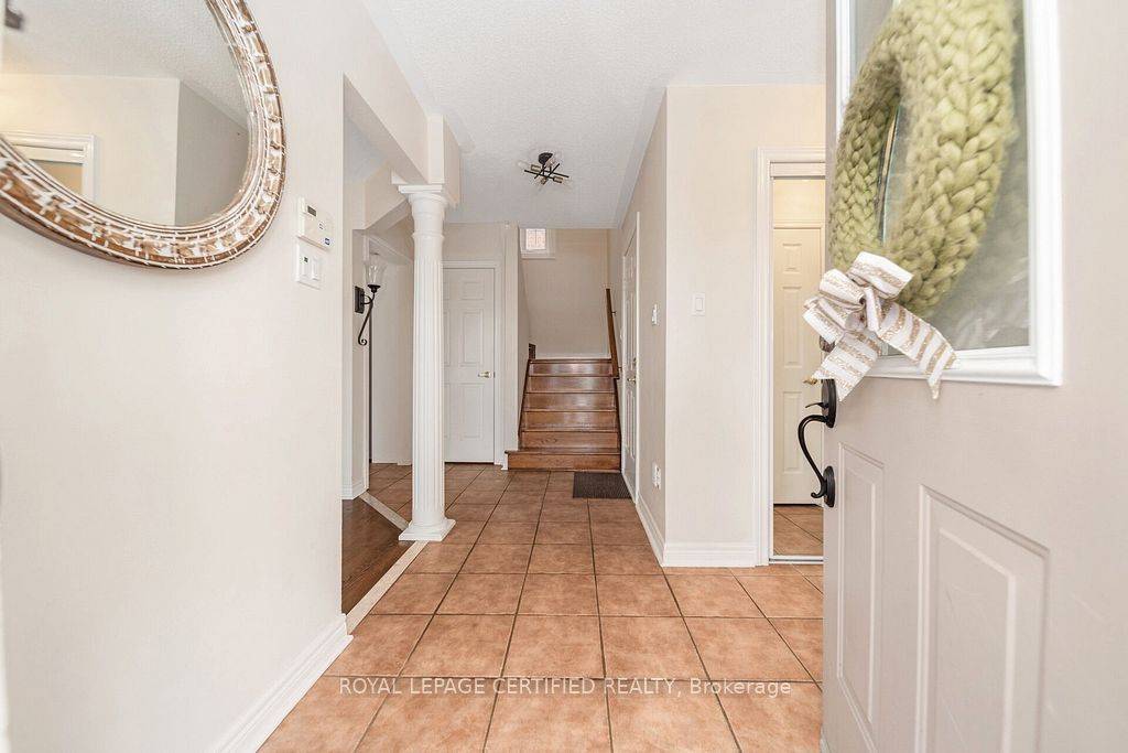 Caledon, ON L7E 2H3,20 Country Stroll CRES