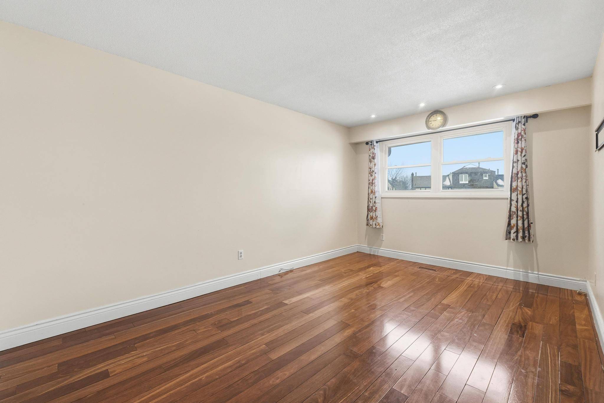 Brampton, ON L6Z 1A7,29 FANSHAWE DR