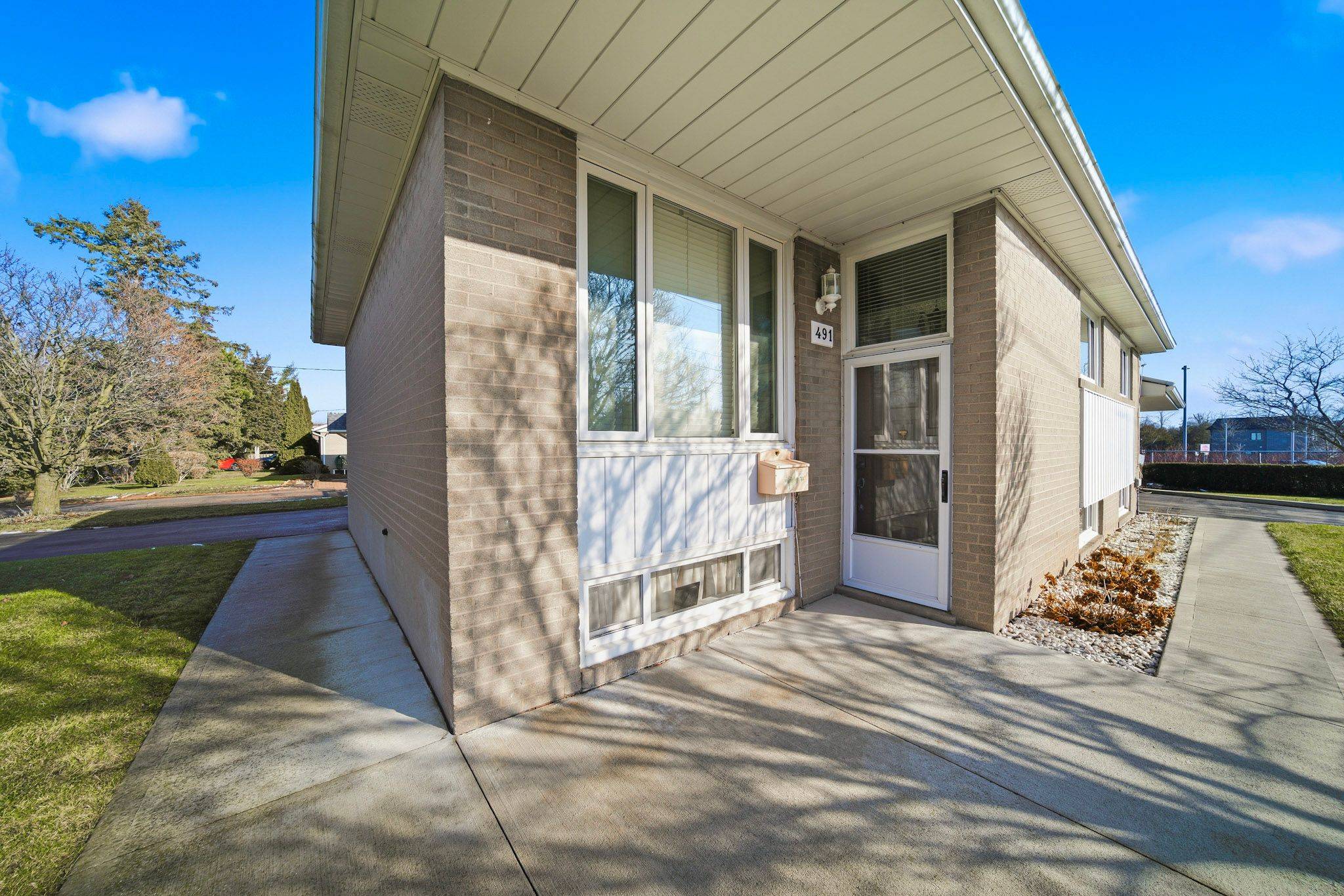 Oakville, ON L6L 4N4,491 Warminister DR