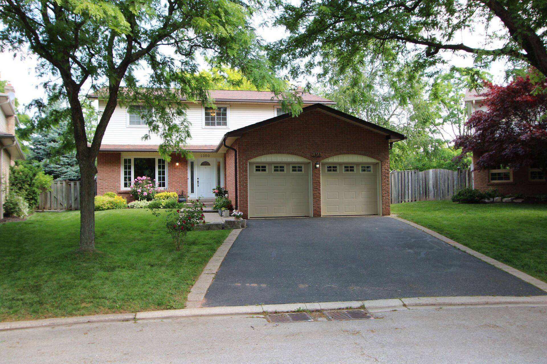 Oakville, ON L6H 2W1,1303 Henley PL