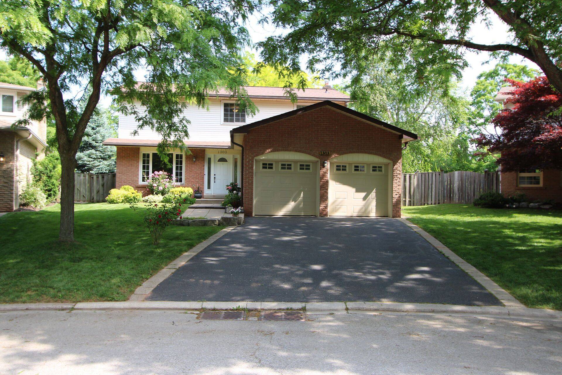 Oakville, ON L6H 2W1,1303 Henley PL