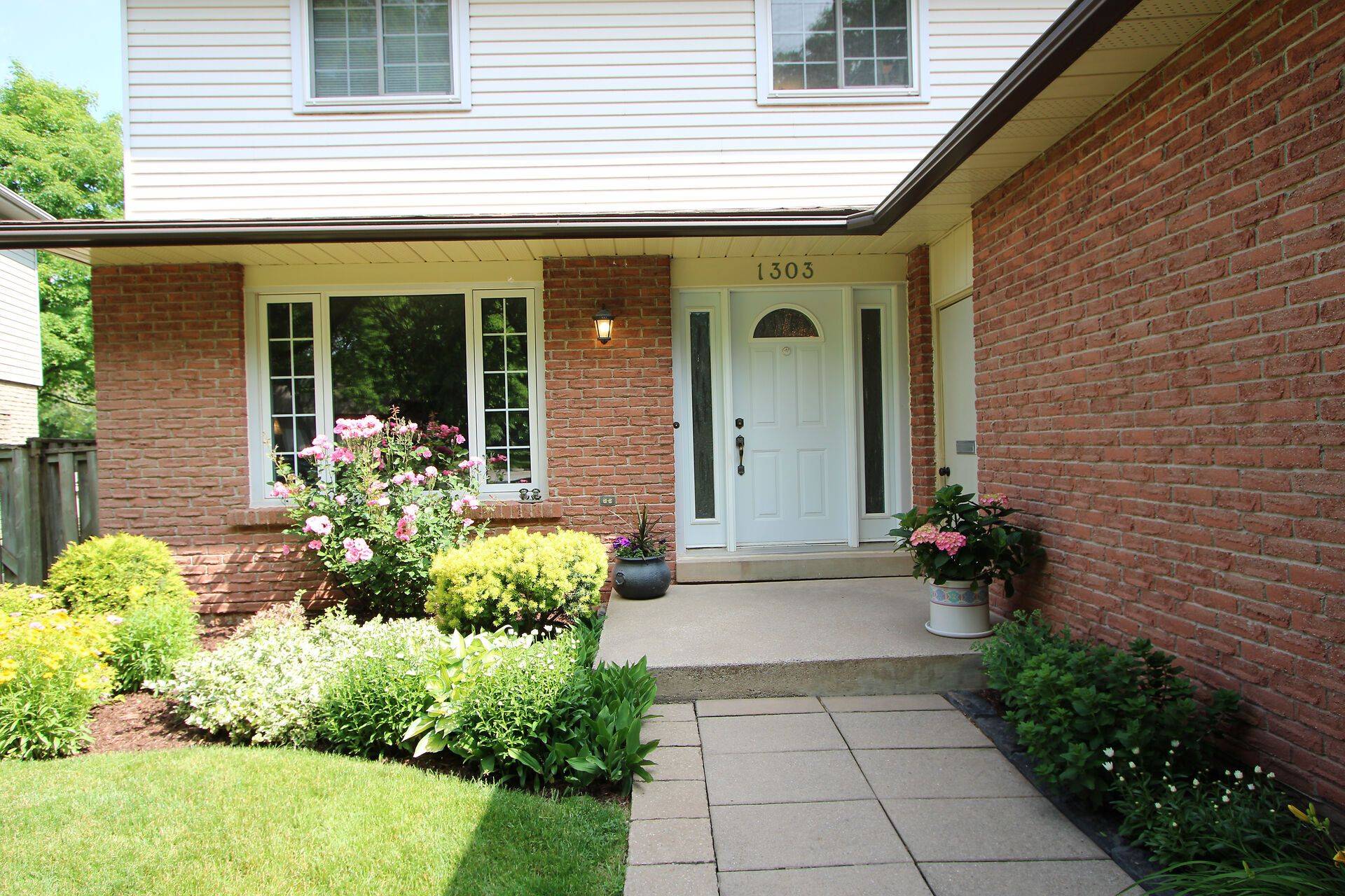 Oakville, ON L6H 2W1,1303 Henley PL