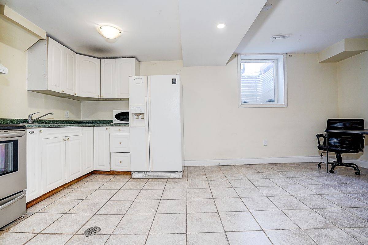 Brampton, ON L6Y 4T5,17 Letty AVE #Basement