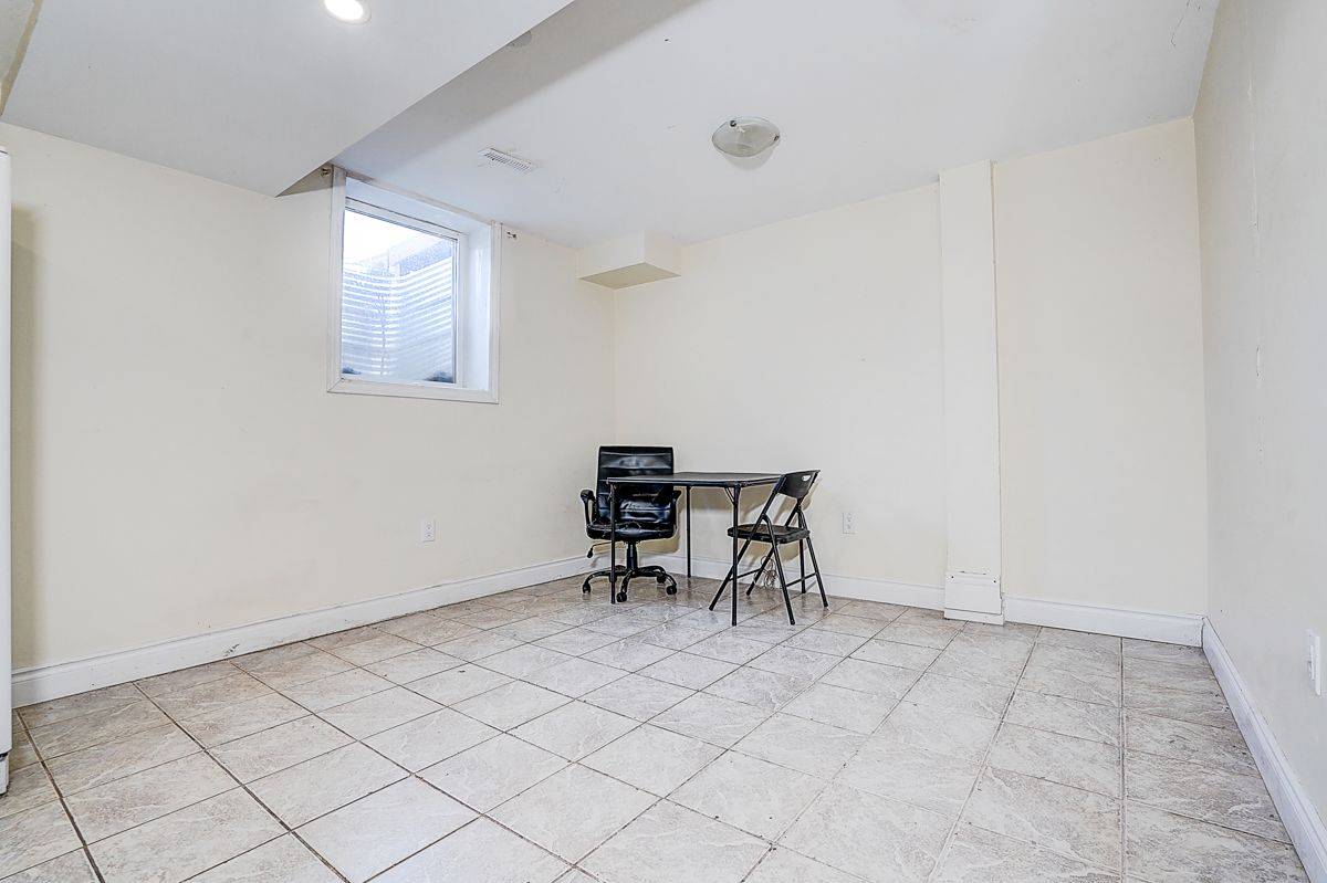 Brampton, ON L6Y 4T5,17 Letty AVE #Basement