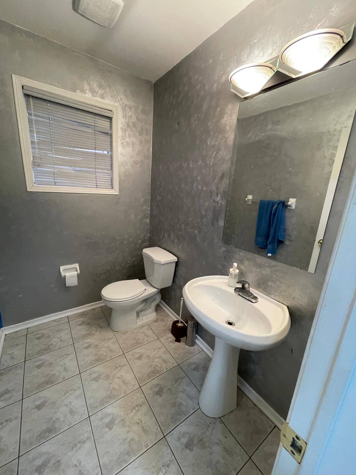 Mississauga, ON L5V 1P7,1267 Bantham St ST