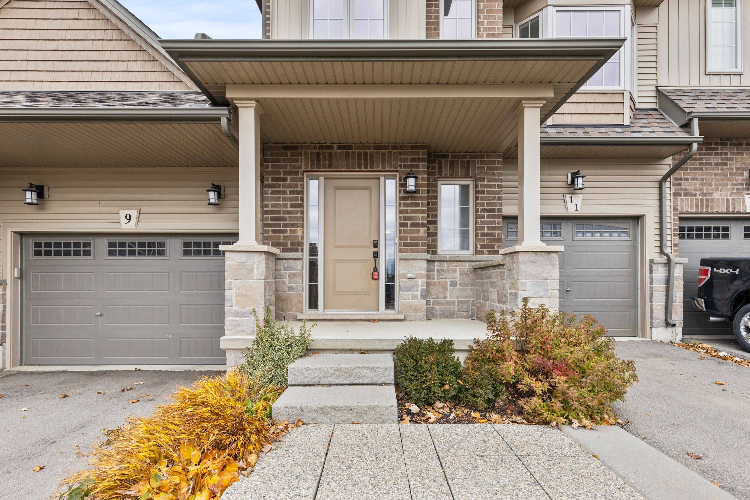 West Lincoln, ON L0R 2A0,11 Dennis DR