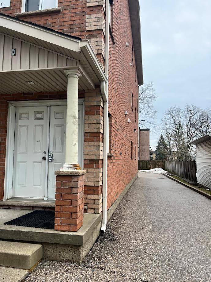 Waterloo, ON N2J 2Z2,334 King ST N