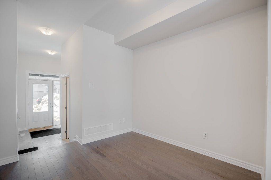 Orleans - Cumberland And Area, ON K4A 5M1,944 SOCCA CRES