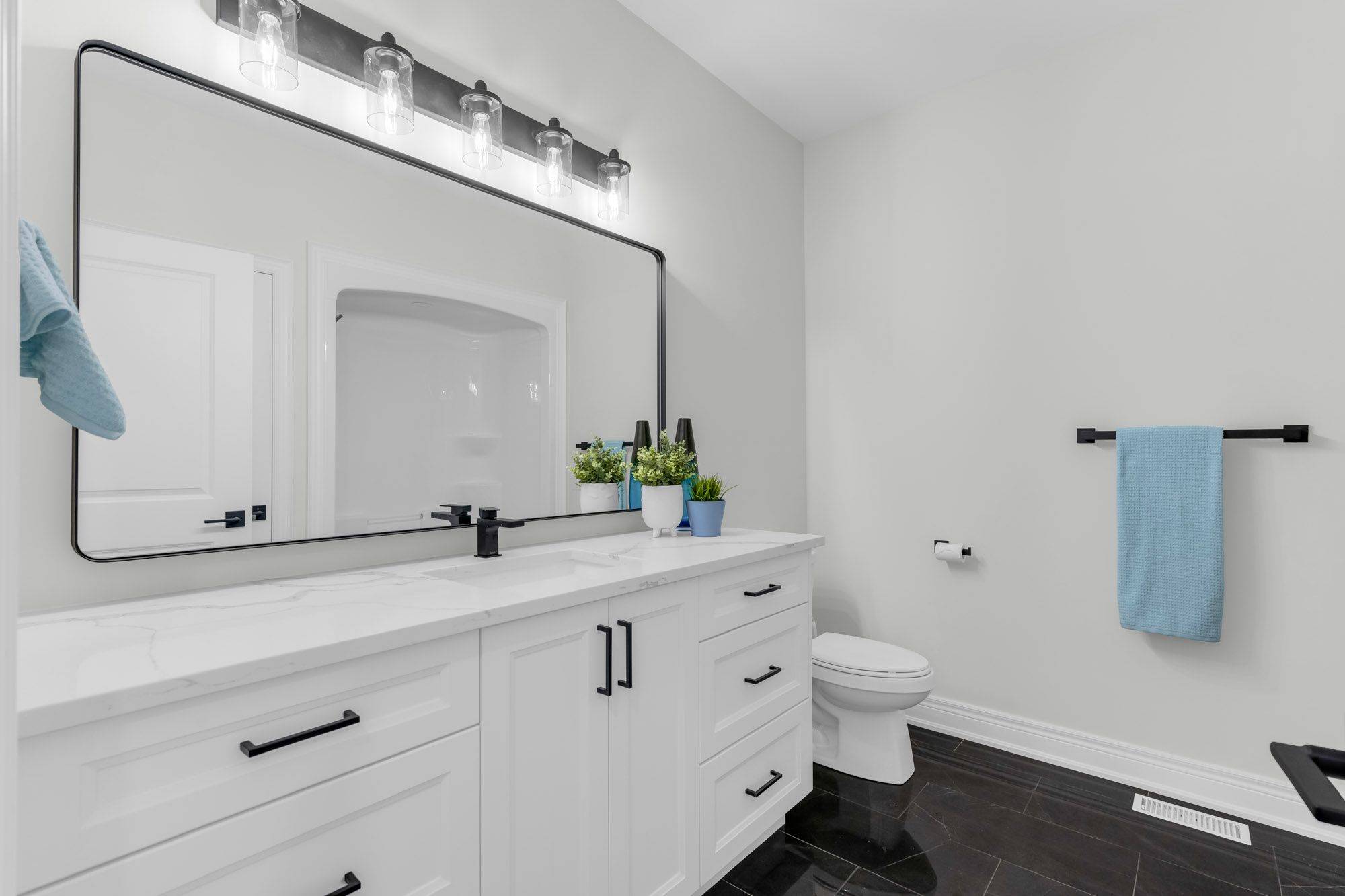 Port Colborne, ON L3K 0A8,732 Clarence ST