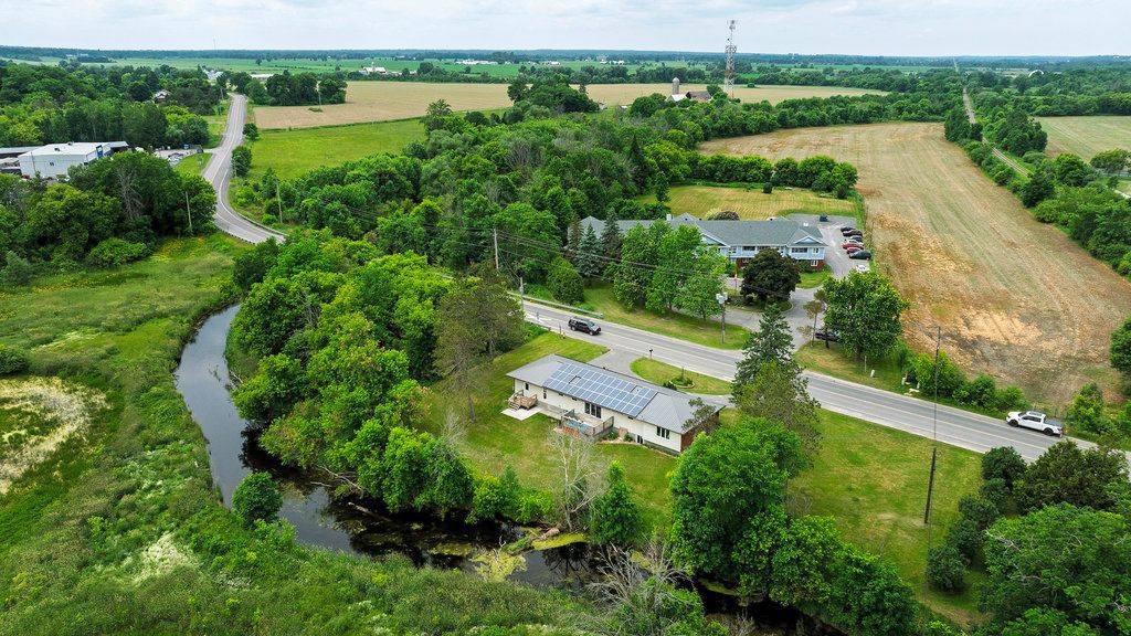 Carp - Huntley Ward, ON K0A 1L0,517 Donald B. Munro DR