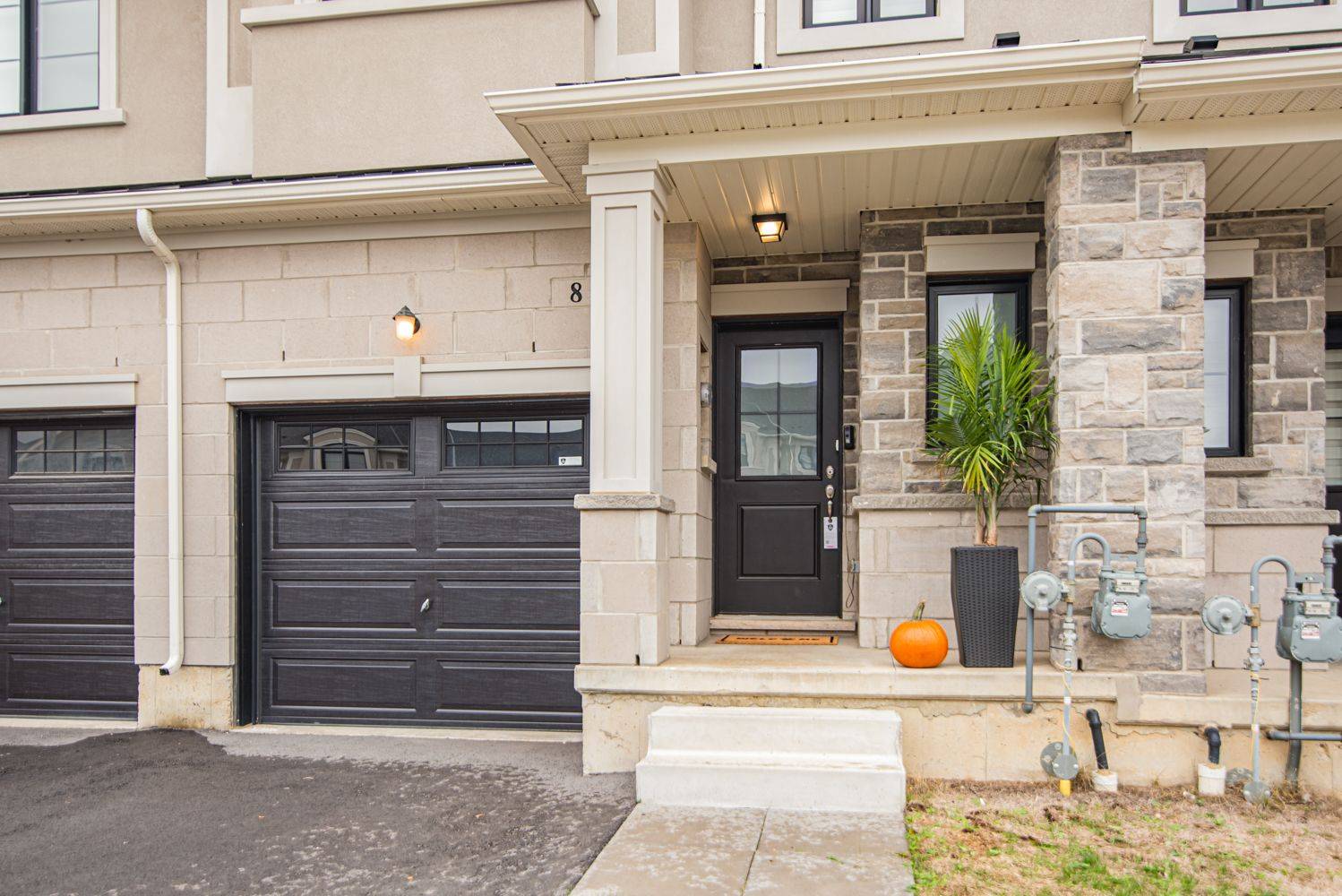 Hamilton, ON L9B 0K1,8 Mia DR