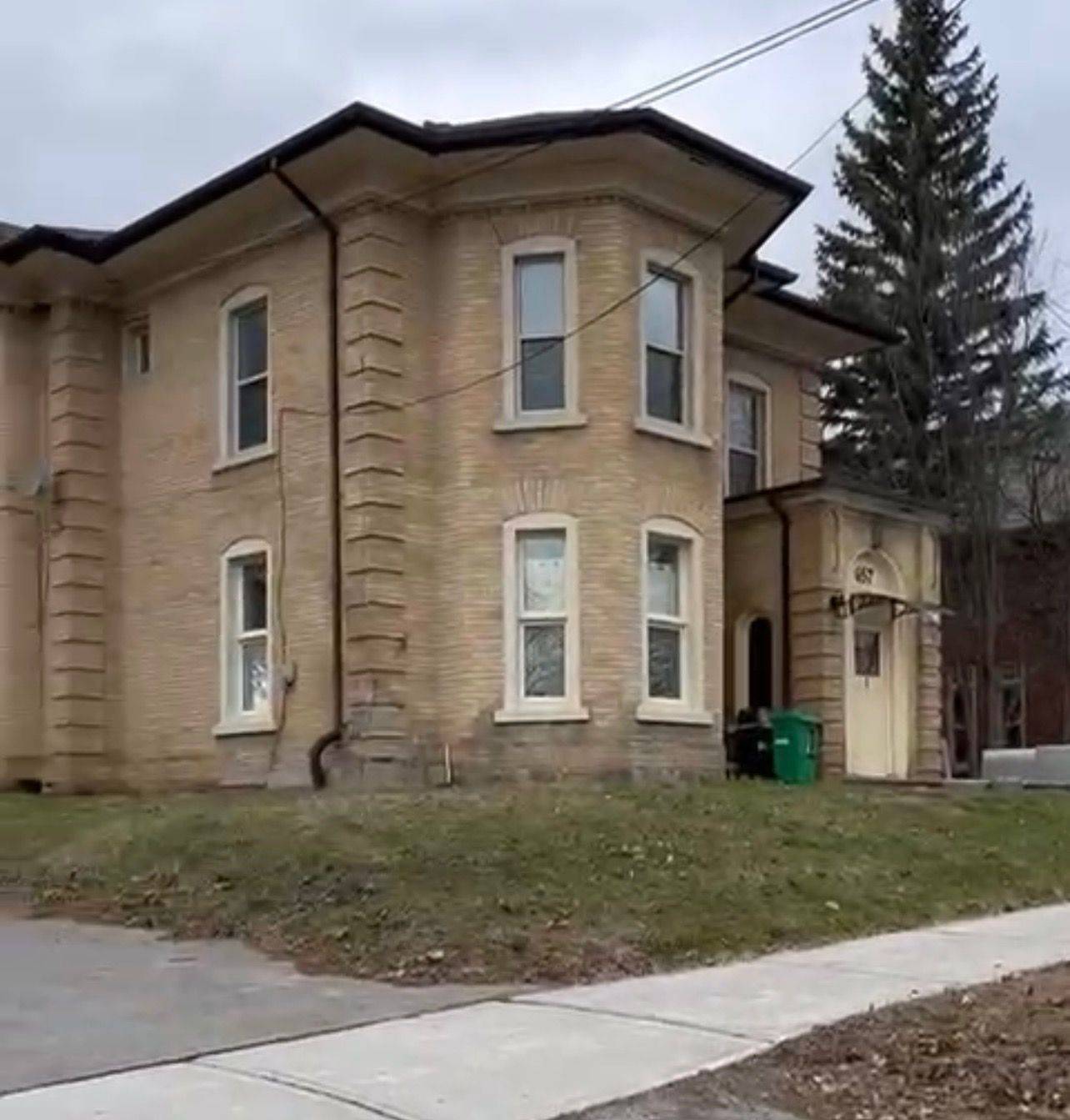 Peterborough, ON K9H 4A2,657 Bethune ST #5