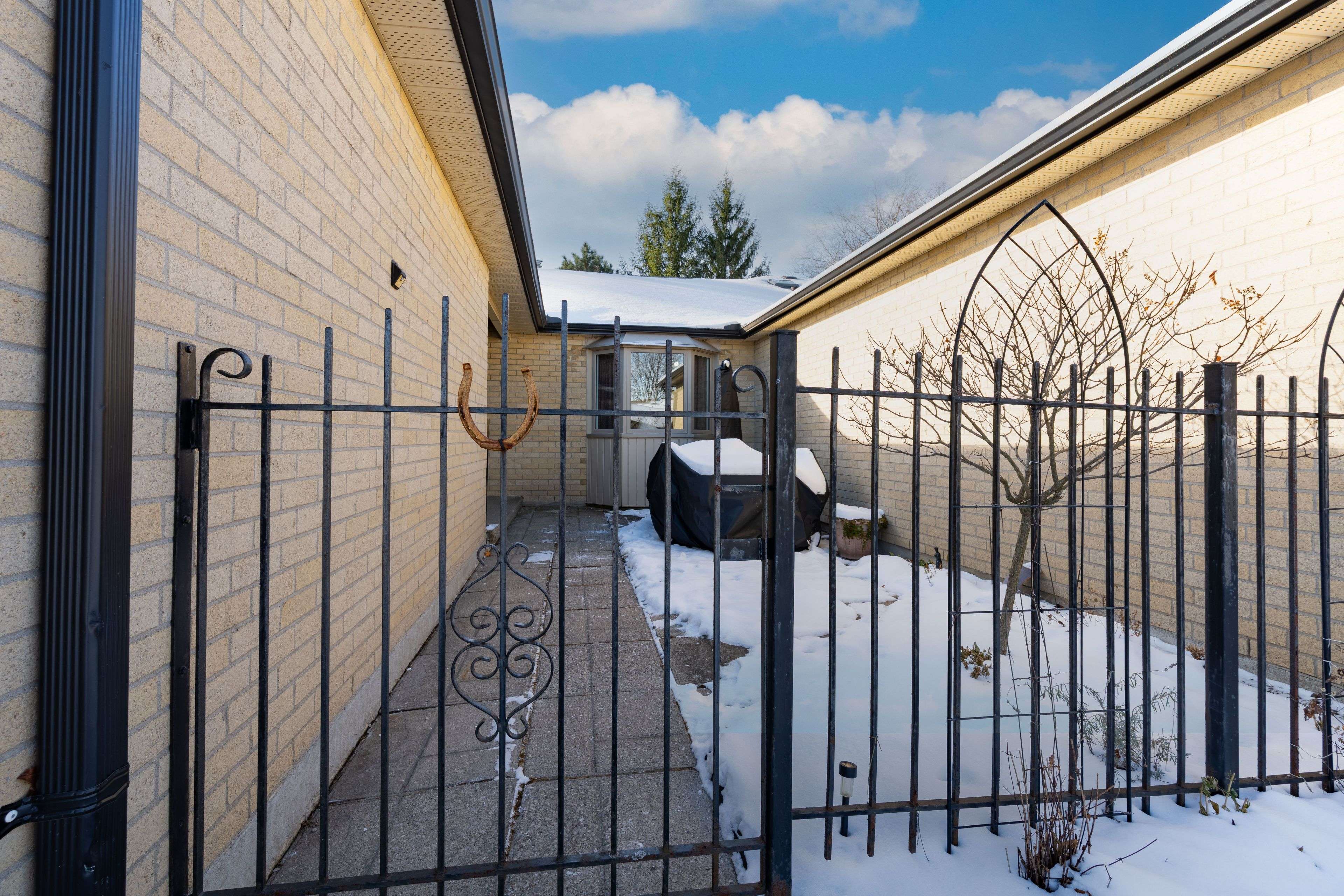 London South, ON N6H 1L7,93 Pine Valley Gate #6