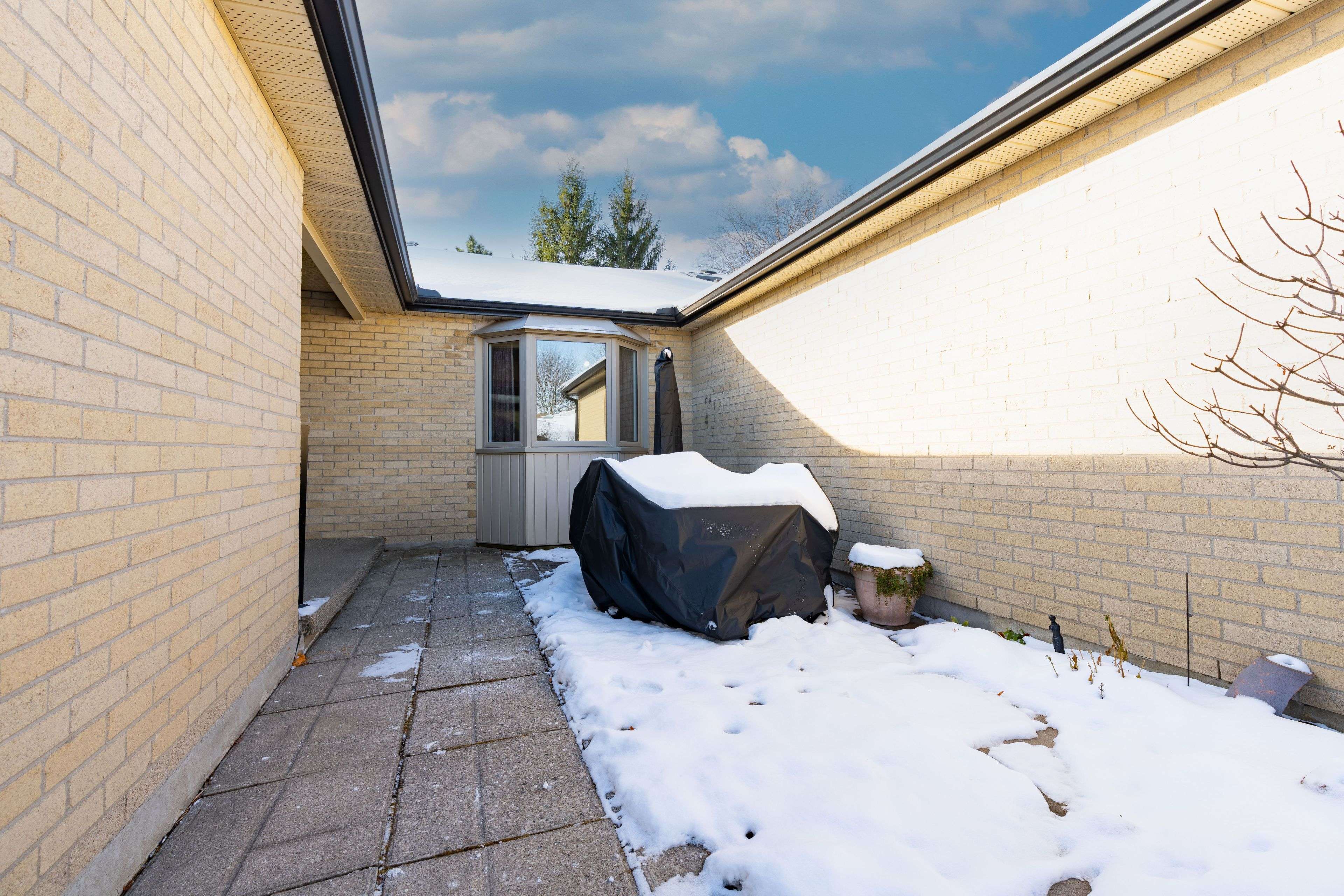 London South, ON N6H 1L7,93 Pine Valley Gate #6