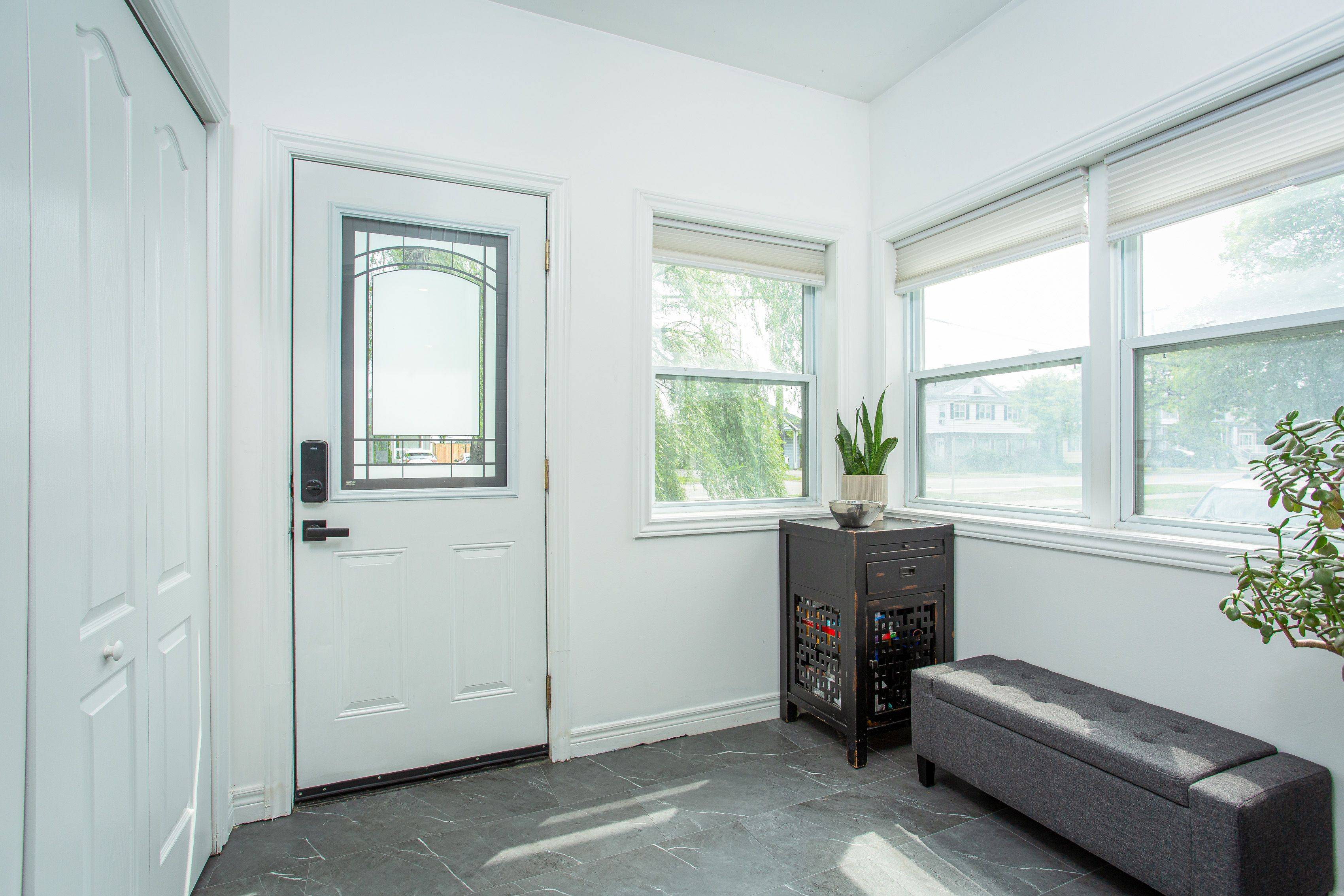 Hamilton, ON L8H 6Z4,826 Beach BLVD