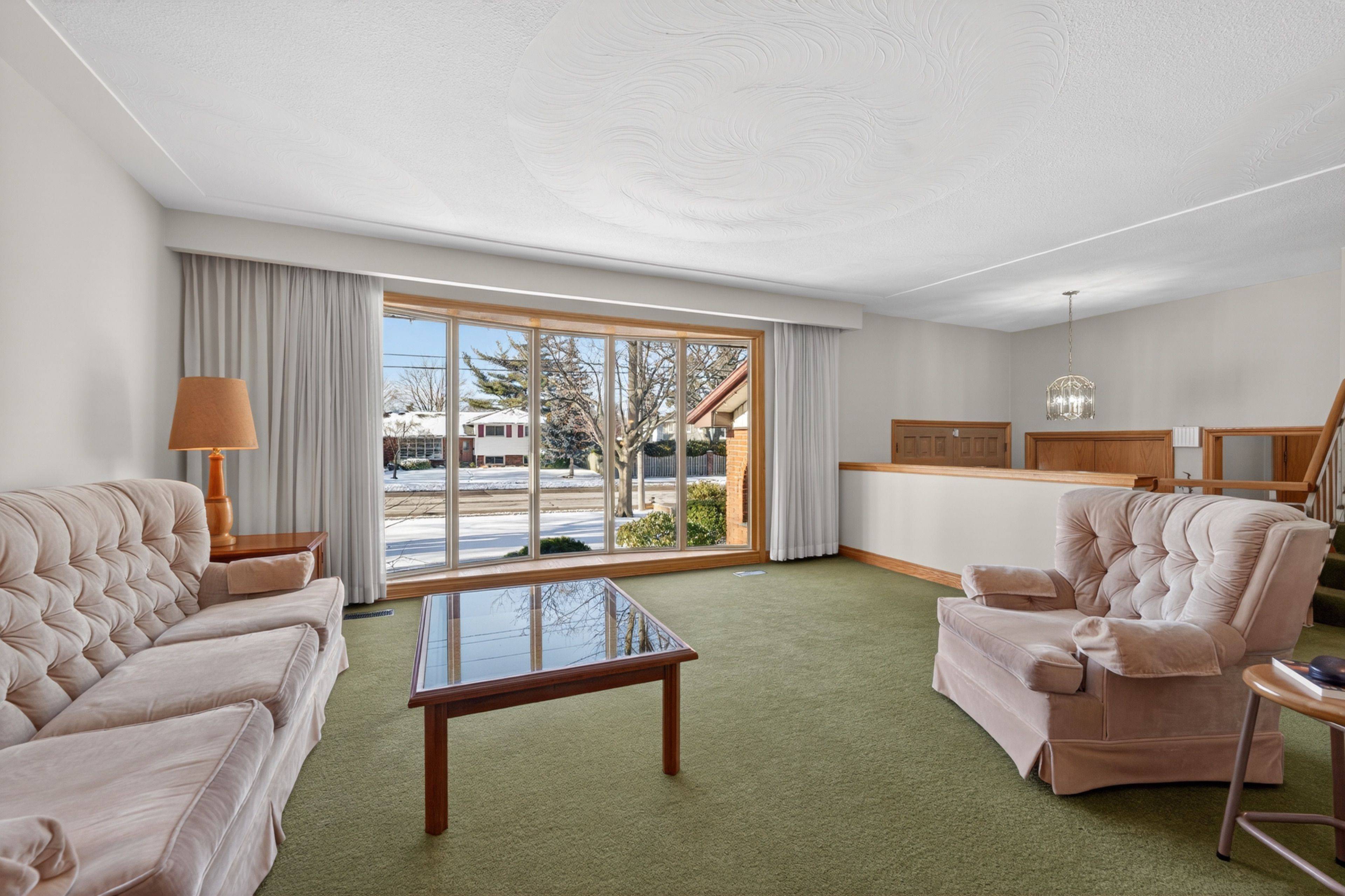 Hamilton, ON L9C 5B6,77 Upper Paradise RD