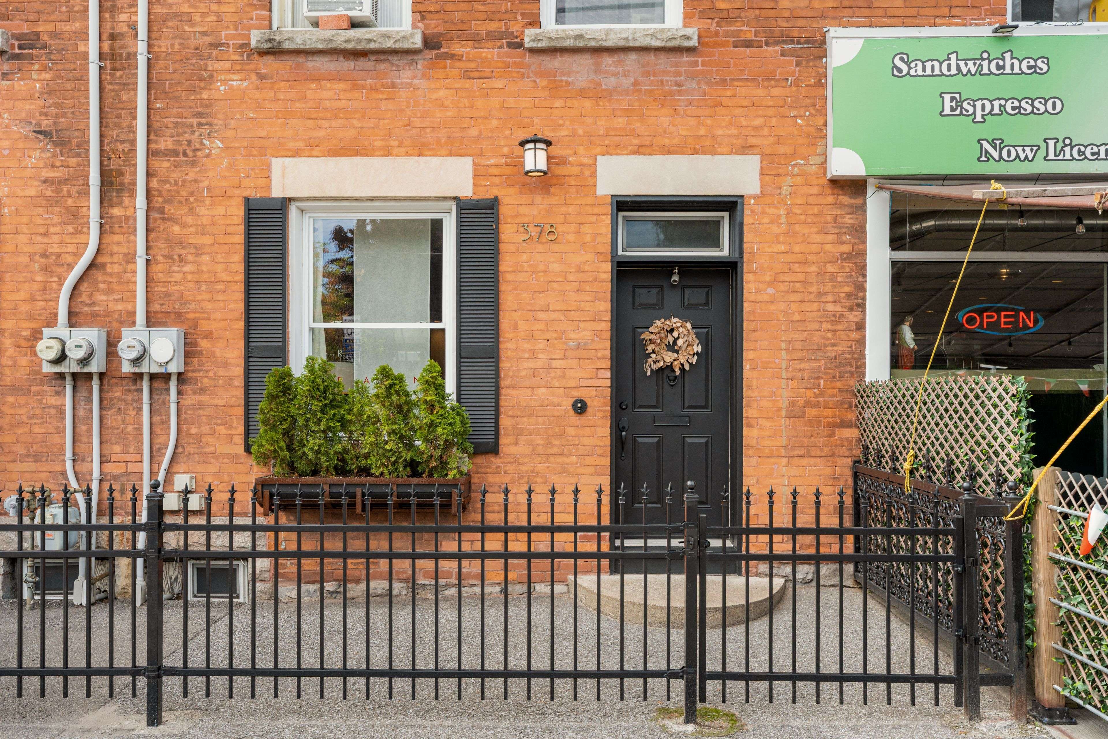 West Centre Town, ON K1R 7K6,378-380 BOOTH ST