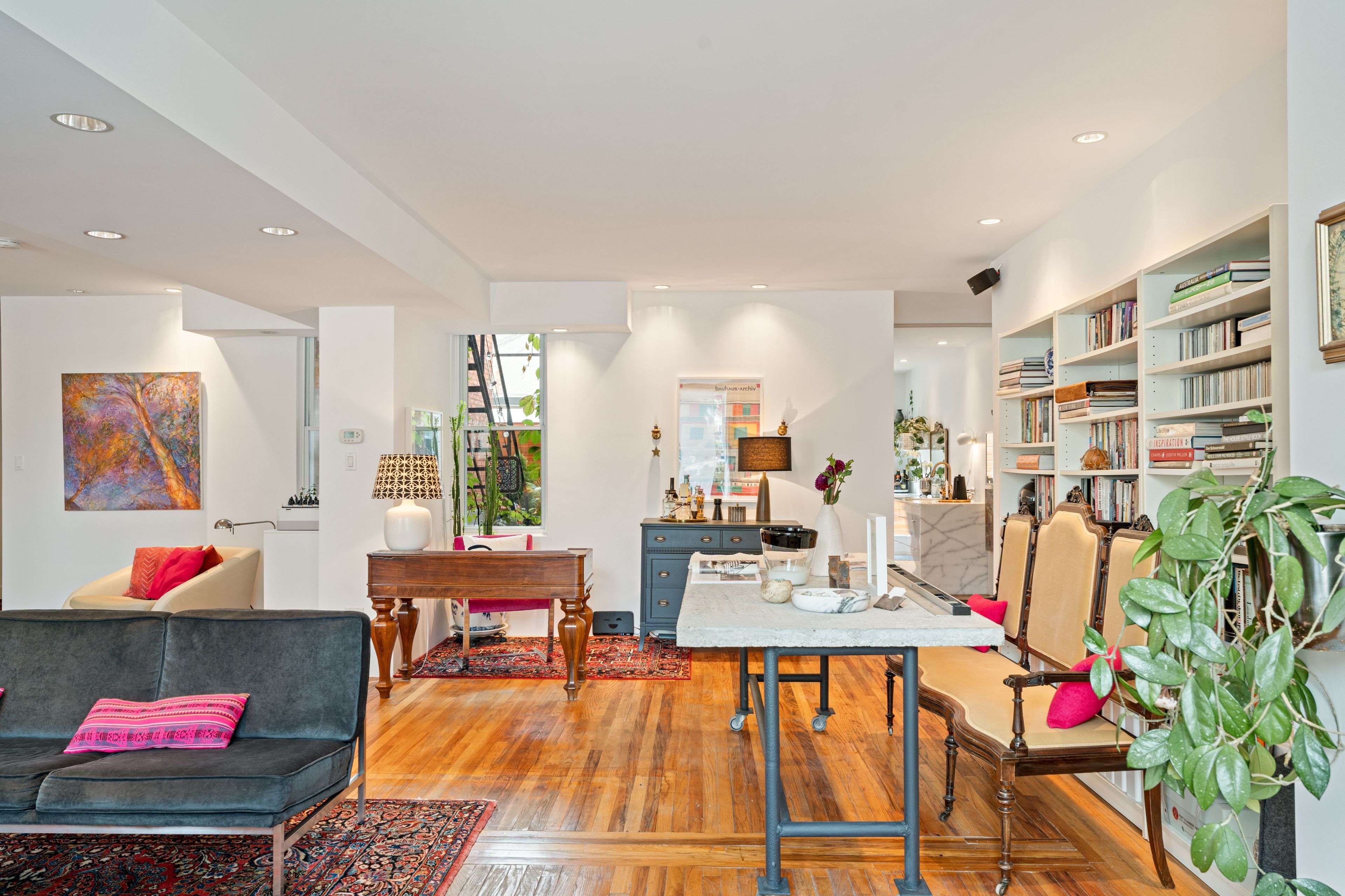 West Centre Town, ON K1R 7K6,378-380 BOOTH ST