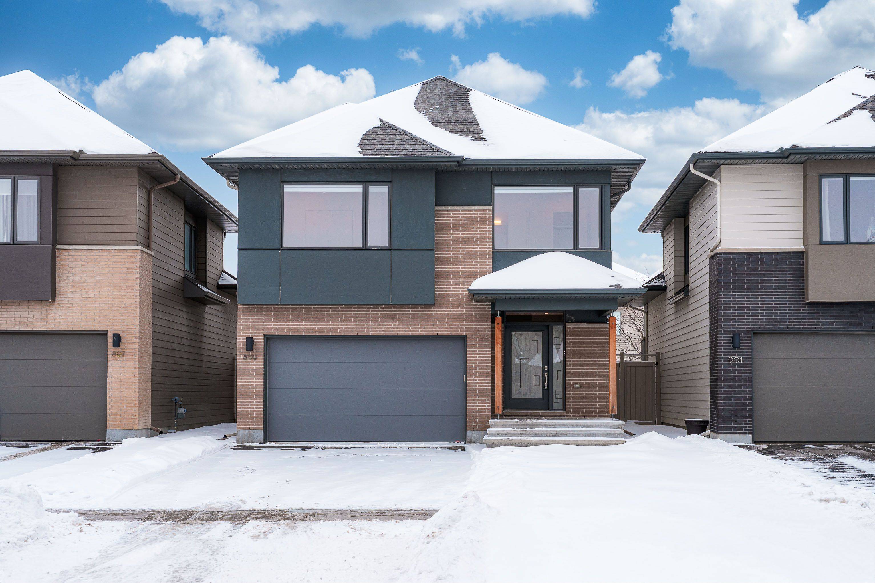 Blossom Park - Airport And Area, ON K1X 0B1,899 Ralph Hennessy AVE