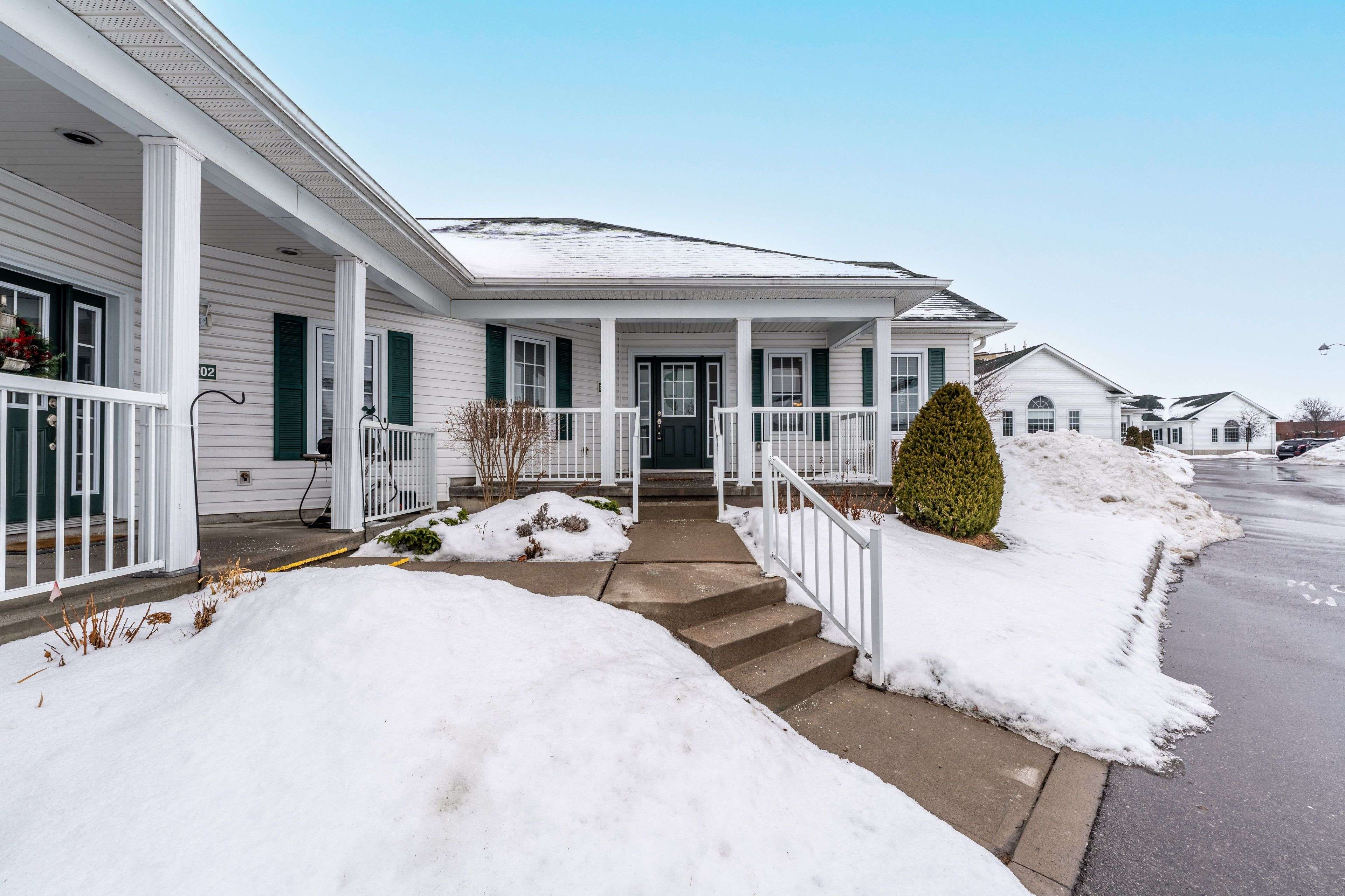 Port Hope, ON L1A 0E1,300 Croft ST #Unit # 3201