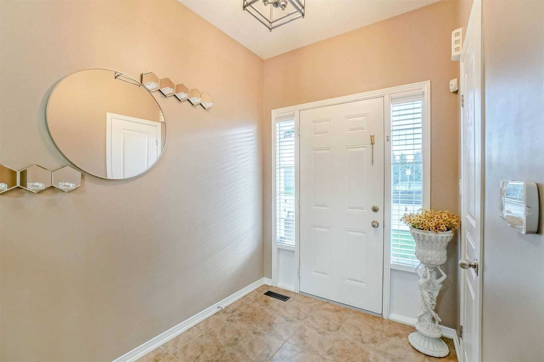 Hamilton, ON L8E 0H2,170 Palacebeach TRL #40