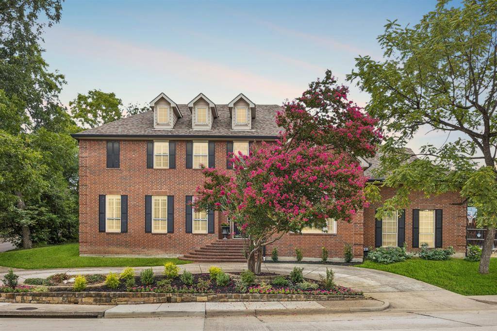 Dallas, TX 75243,8904 Meadowknoll Drive