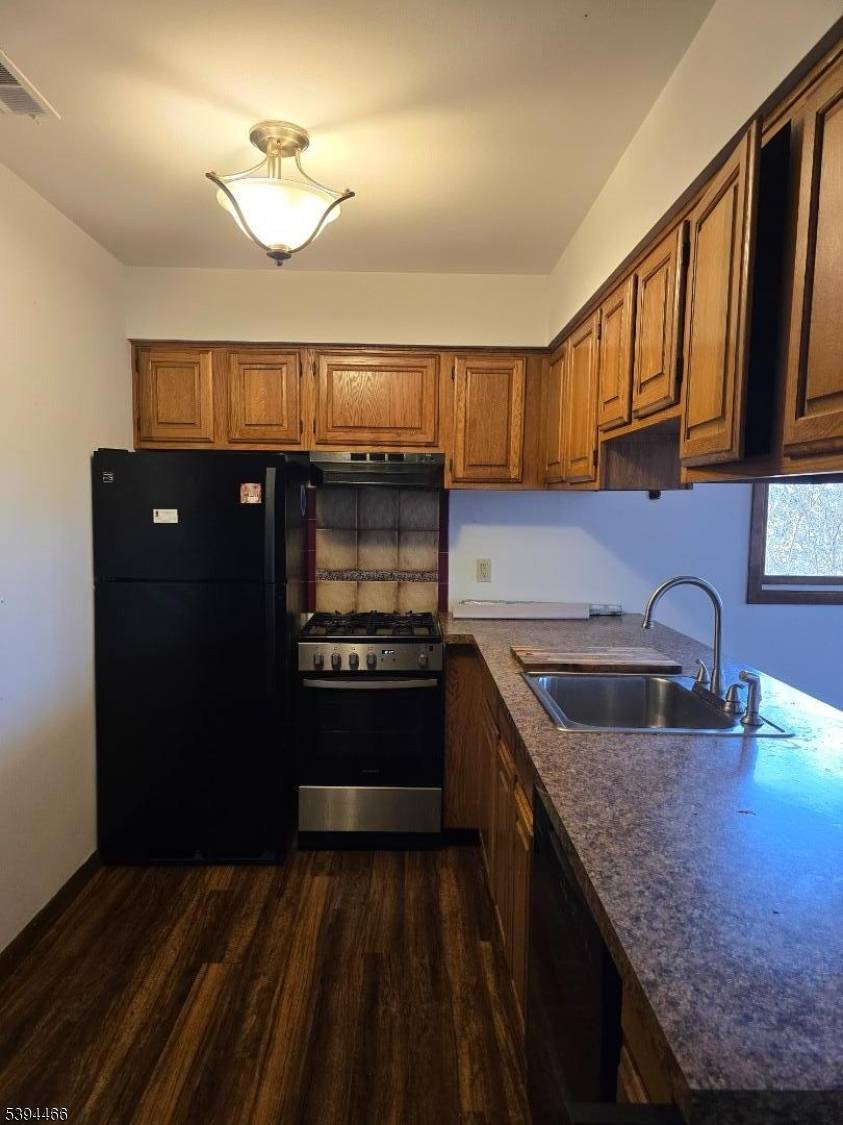 Vernon Twp., NJ 07462,8 Steamboat Dr #11