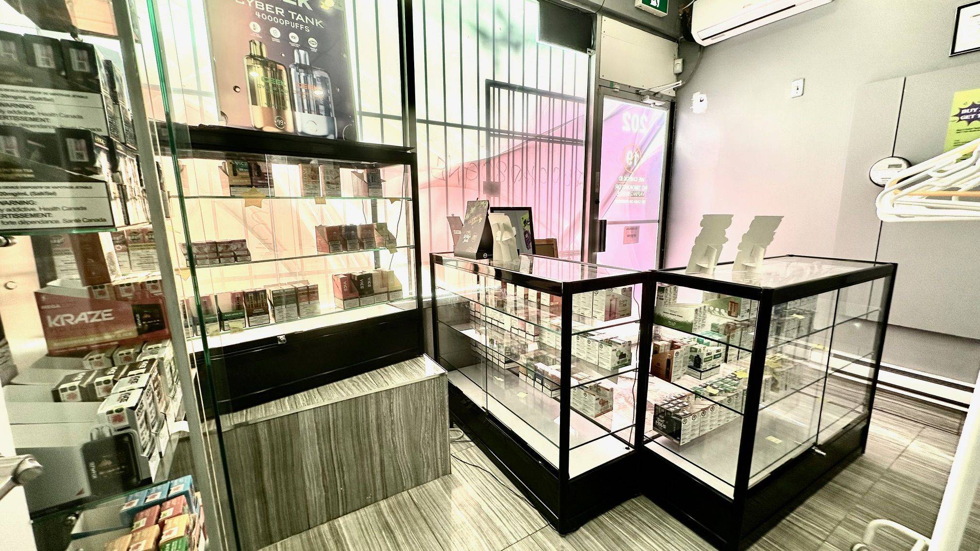 Toronto C01, ON M6B 3B4,202 Baldwin ST #Ground