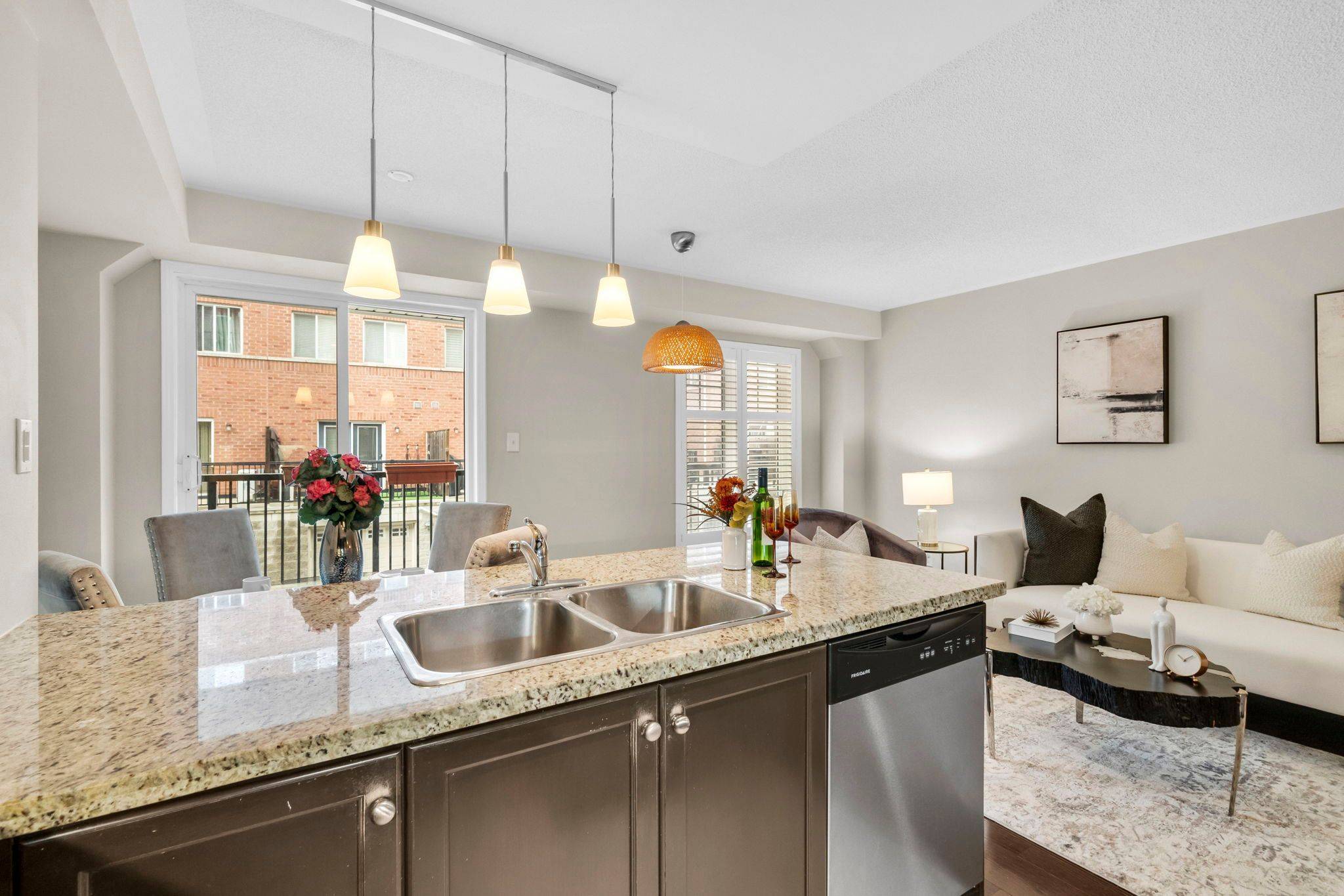 Toronto E04, ON M1L 0G3,669A Warden AVE #13