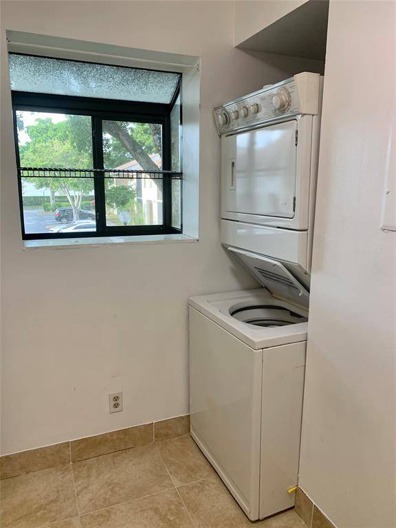 Pompano Beach, FL 33069,511 Gardens Dr #204