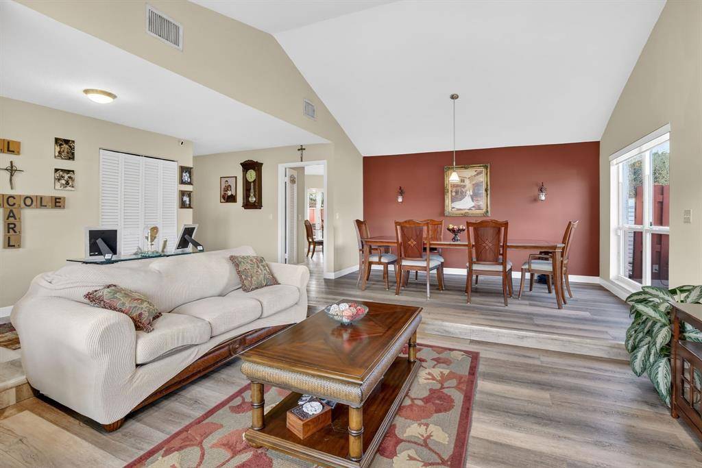 Plantation, FL 33322,1111 NW 93rd Ter