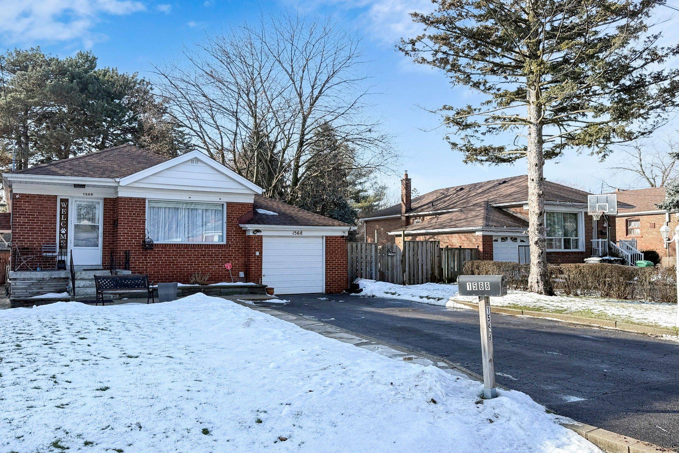 Mississauga, ON L5E 2B9,1568 Asgard DR
